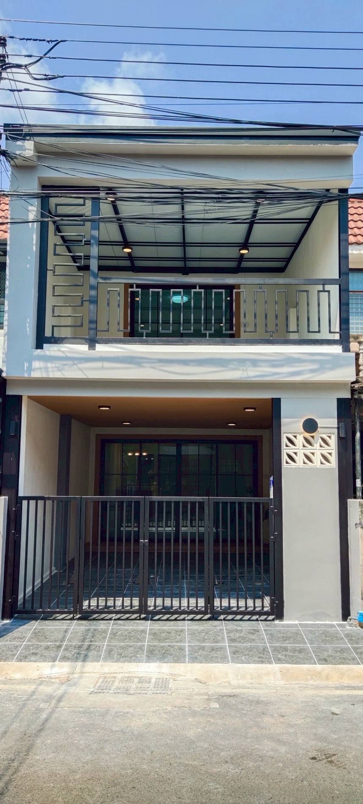 ขายทาวน์โฮมนนทบุรี บางใหญ่ บางบัวทอง : ขายทาวน์เฮาส์พระปิ่น 3 บางใหญ่ 17 ตร.ว. 3 นอน แต่งใหม่มีระเบียง ฟรีเฟอร์ฯ ฟรีโอน