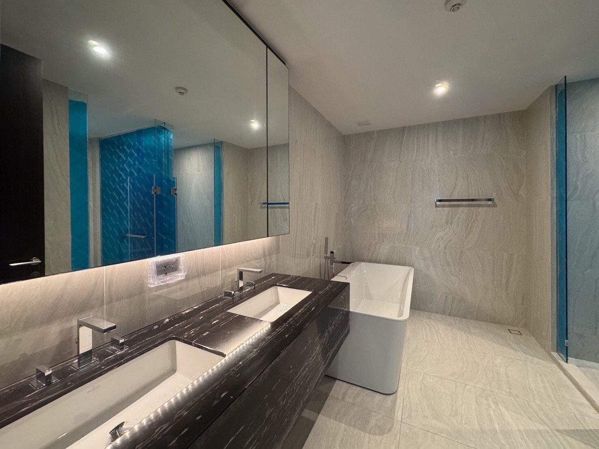 ให้เช่าคอนโดสุขุมวิท อโศก ทองหล่อ : Modern Condo  for Rent Thonglor | Pet-Friendly Best Value | Near BTS Thonglor | 130,000 THB | บ้านโมเดิร์นให้เช่า ทองหล่อ คุ้มค่า เลี้ยงสัตว์ได้ ใกล้ BTS ทองหล่อ ⸻LTH14768