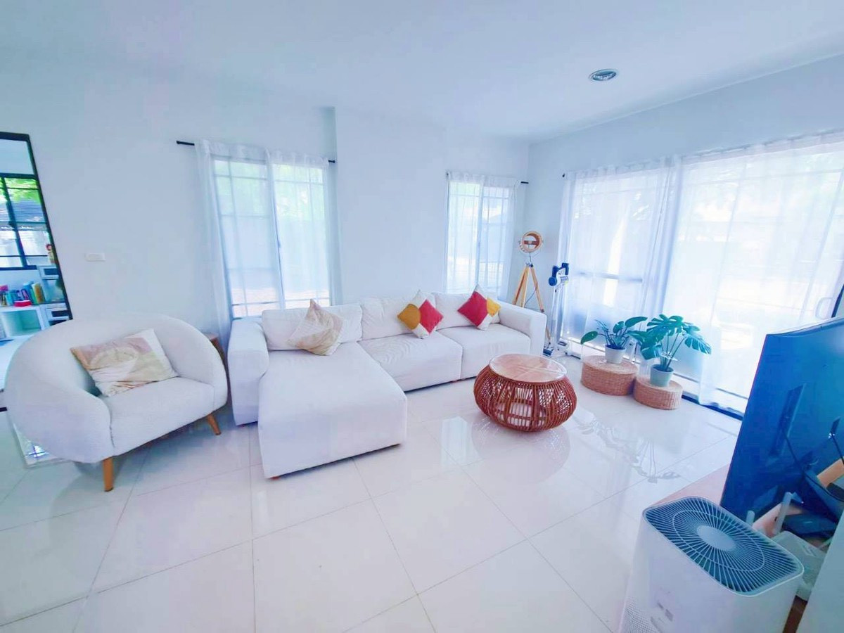 ให้เช่าบ้านนวมินทร์ รามอินทรา : ให้เช่าบ้านเดี่ยว หมู่บ้านมัณฑนา เลค วัชรพล สุขาภิบาล 5 บ้านหลังมุม ใกล้สถานีรถไฟฟ้า สายสีเขียว (N.2048)