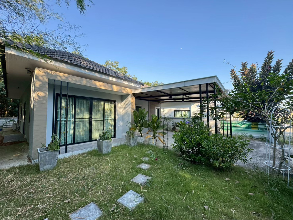 For SaleTownhomeRayong : Urgent sale, detached house, Sap Anan Living Home Village.