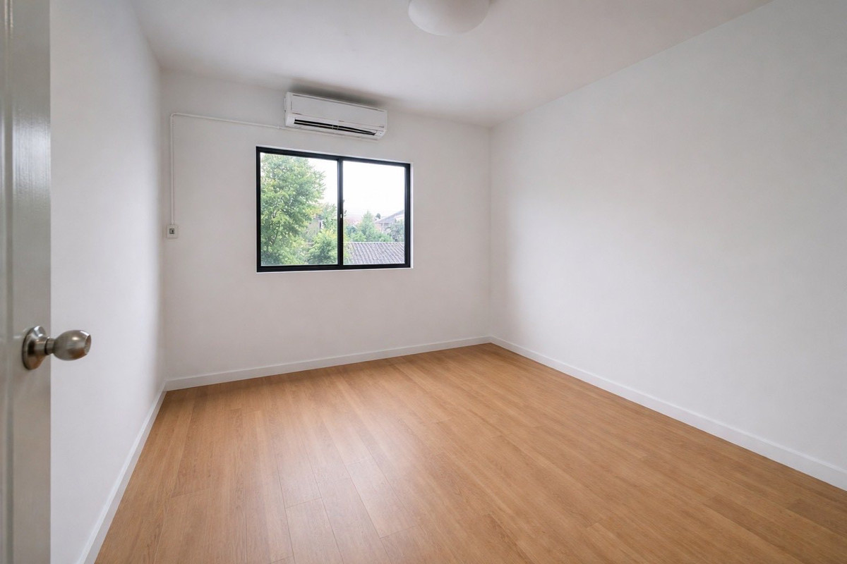 ขายทาวน์โฮมพัทยา บางแสน ชลบุรี สัตหีบ : หมู่บ้านไลฟ (Life) ซอย 12  ใกล้ตัวเมืองชลบุรี ​การเดินทางสะดวก