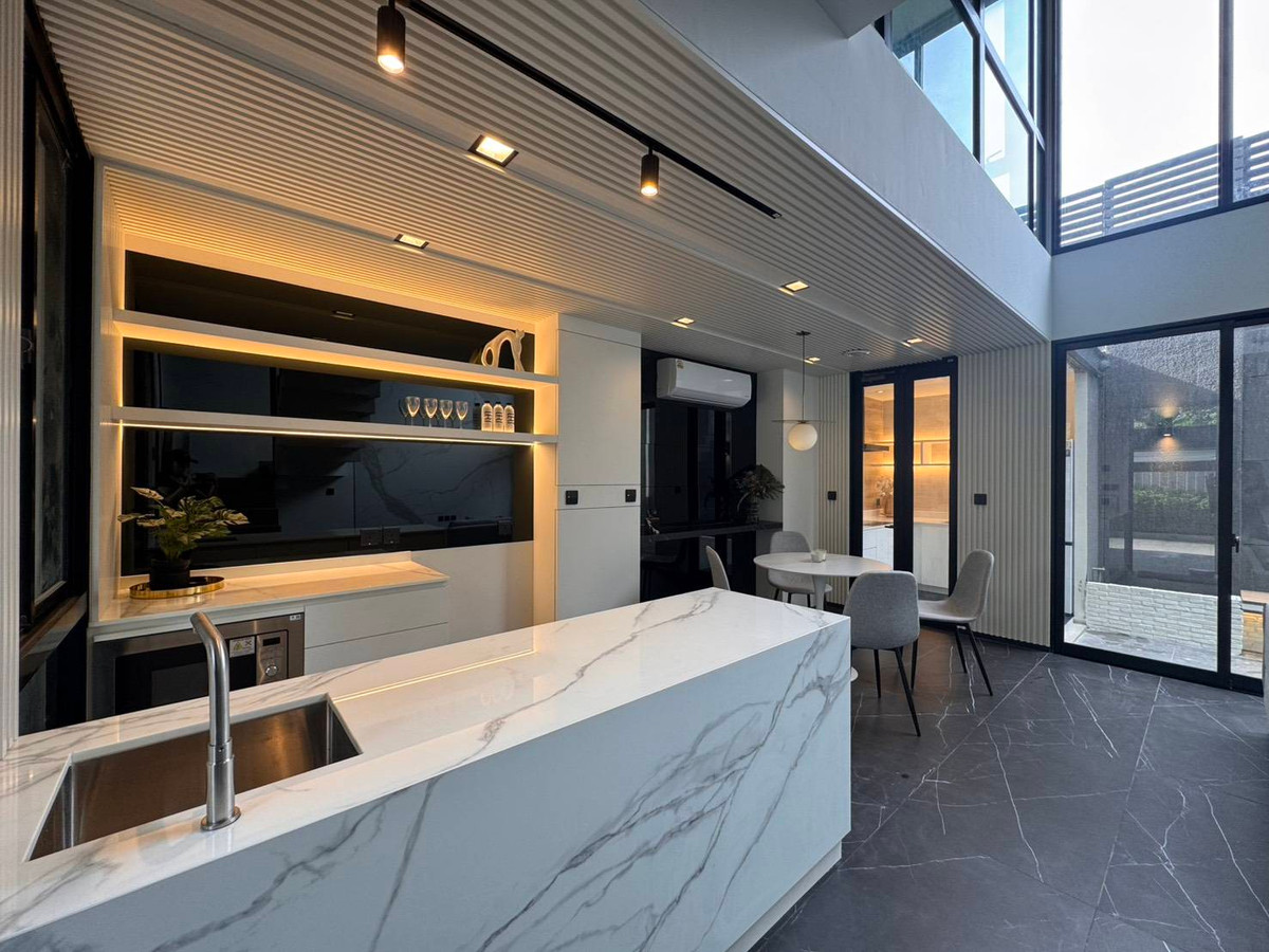 ขายทาวน์โฮมรัชดา ห้วยขวาง : Townhome for Sale Ratchada Near MRT Ratchada Fully Furnished Ready to Move In