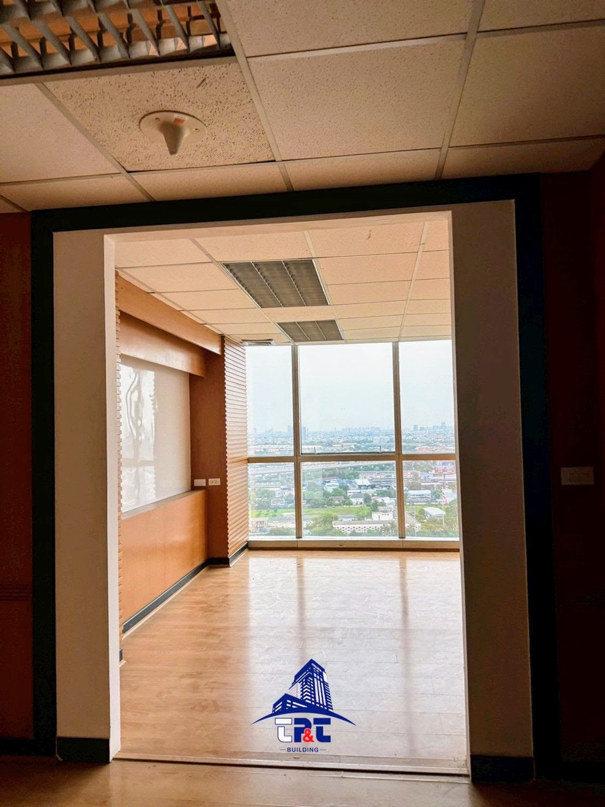 ให้เช่าสำนักงานลาดพร้าว เซ็นทรัลลาดพร้าว : ให้เช่า TP&T Tower 291.5 ตร.ม. ชั้น24 โซนB พื้นที่สำนักงานใกล้ BTS หมอชิต MRT สวนจตุจักร เซ็นทรัลลาดพร้าว สนามบินดอนเมือง