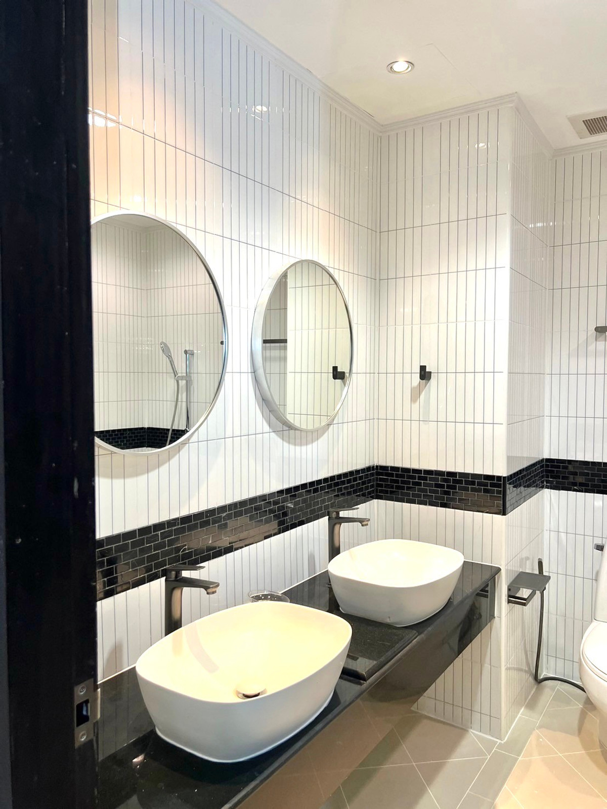 ให้เช่าคอนโดสุขุมวิท อโศก ทองหล่อ : ให้เช่า คอนโด  CITISMART Sukhumvit 18  2 ห้องนอน  87 ตร.ม. ติด BTSอโศก  