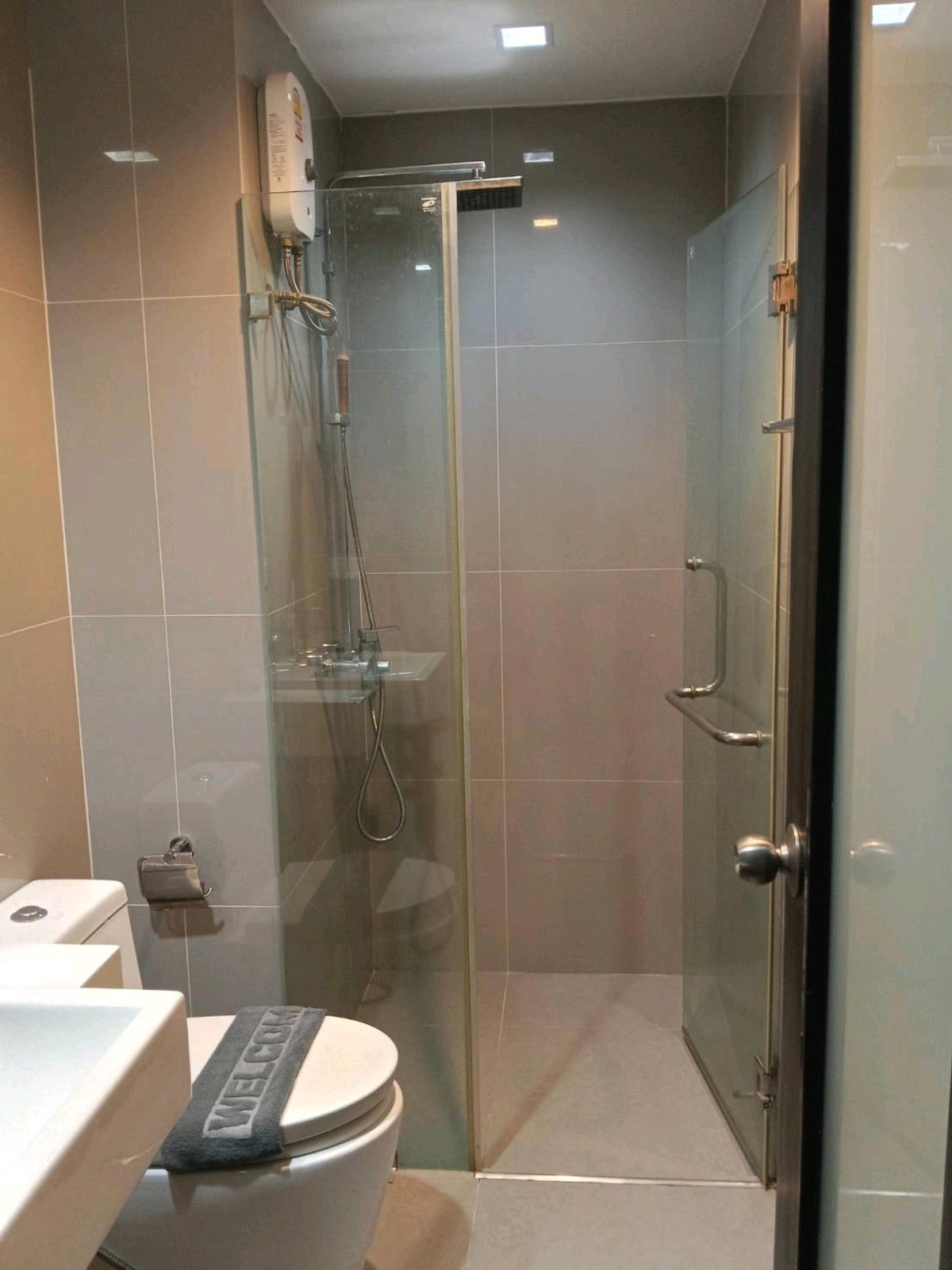 ให้เช่าคอนโดพัทยา บางแสน ชลบุรี สัตหีบ : Posh Pattaya​ ห้องมุม วิวทะเล+city