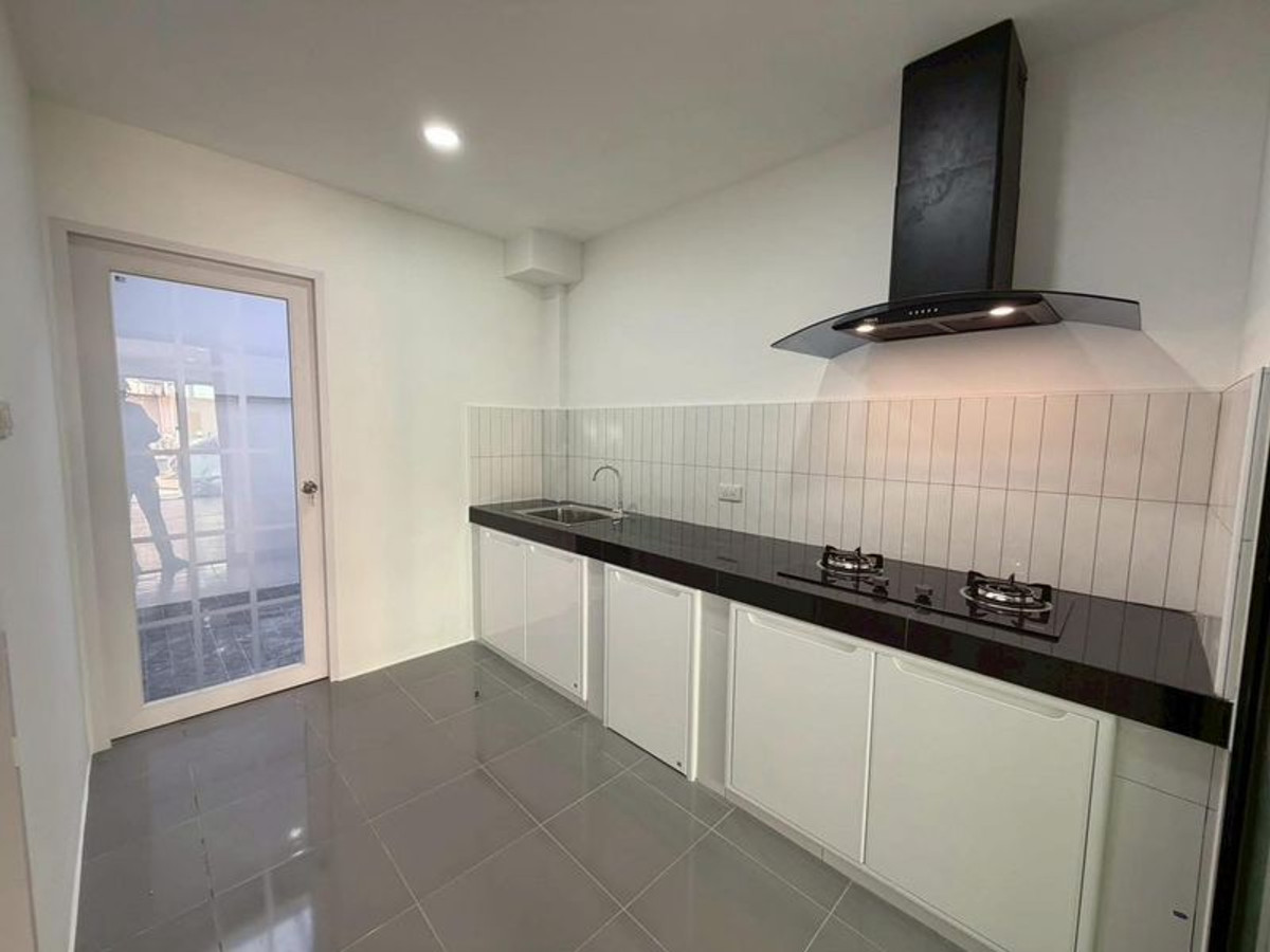 ขายทาวน์โฮมเกษตรศาสตร์ รัชโยธิน : ขายทาวน์โฮม 2 ชั้น โครงการเฟิสท์โฮม วัชรพล (First Home Watcharapol) ขนาด 18 ตารางวา 2 ห้องนอน ซอยวัชรพล1 แขวงท่าแร้ง เขตบางเขน กรุงเทพมหานคร