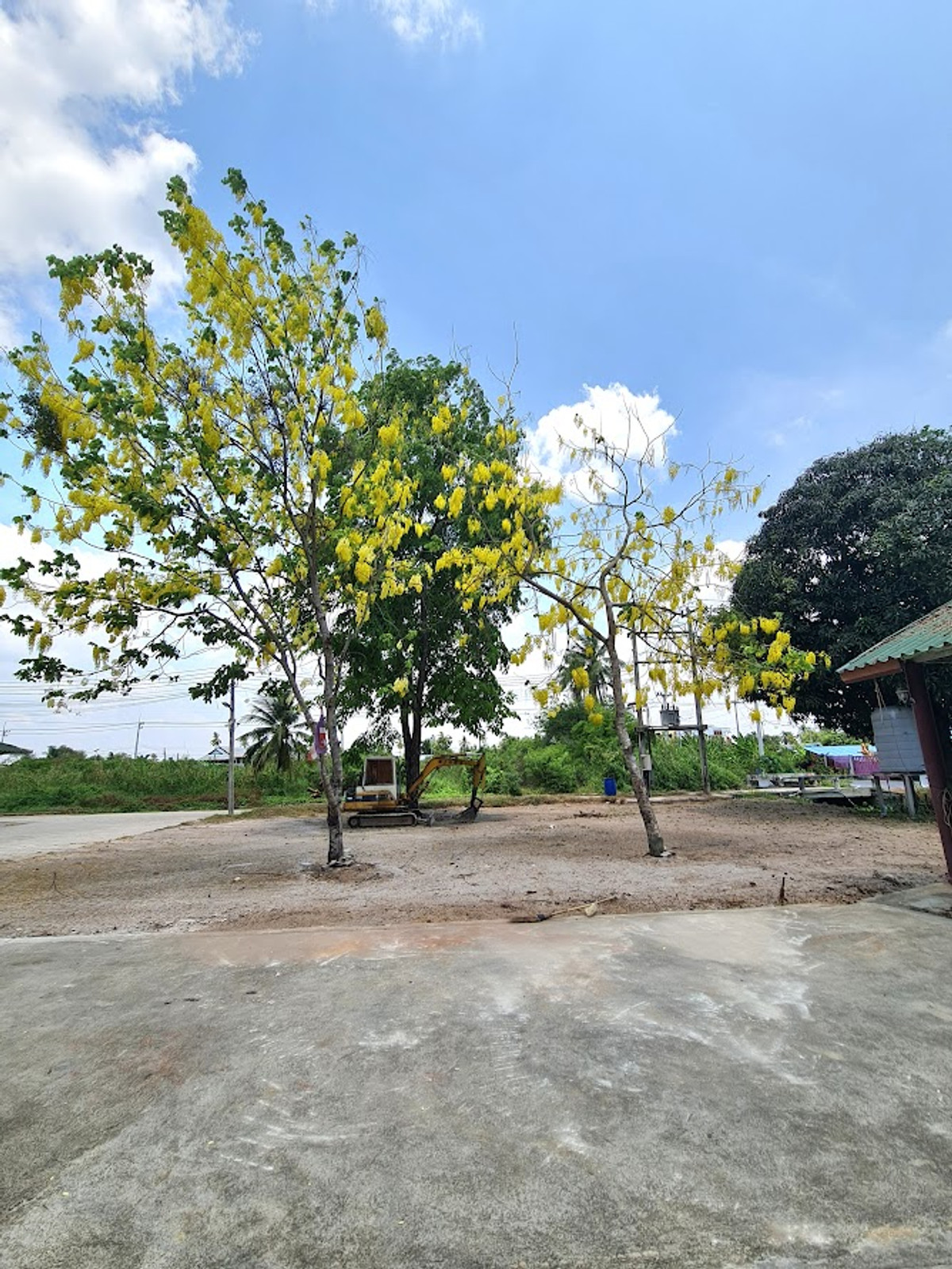 For SaleLandNakhon Pathom : Land for sale in Nakhon Pathom, Sam Phran District, with buildings, total area 6-3-79 rai, near Phetkasem Road.