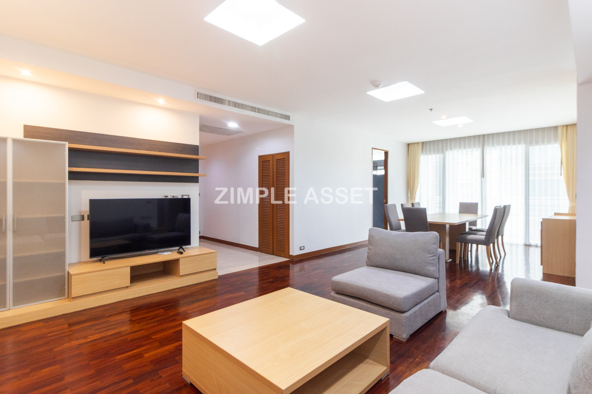 For RentSukhumvit, Asoke, Thonglor : Line ID: @zimple_asset Luxury aprtment in center of sukhumvit. Offering premium facilities for an elevated living experience. Surrounded by leading shopping malls in a prime location.