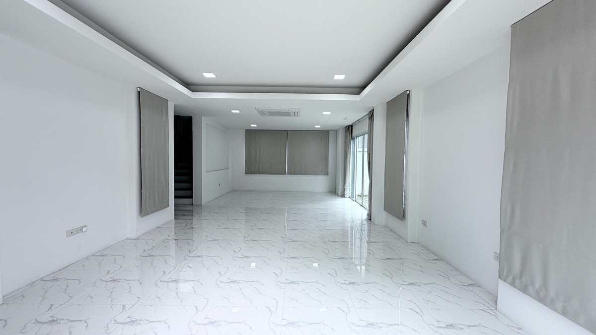 ให้เช่าอ่อนนุช อุดมสุข : บ้าน 3 ชั้น ตกแต่งสวยงาม ให้เช่า ย่านอ่อนนุช-ศรีนครินทร์ ใกล้ปิงมาร์เช่ปาร์ค เพียง 800 เมตร