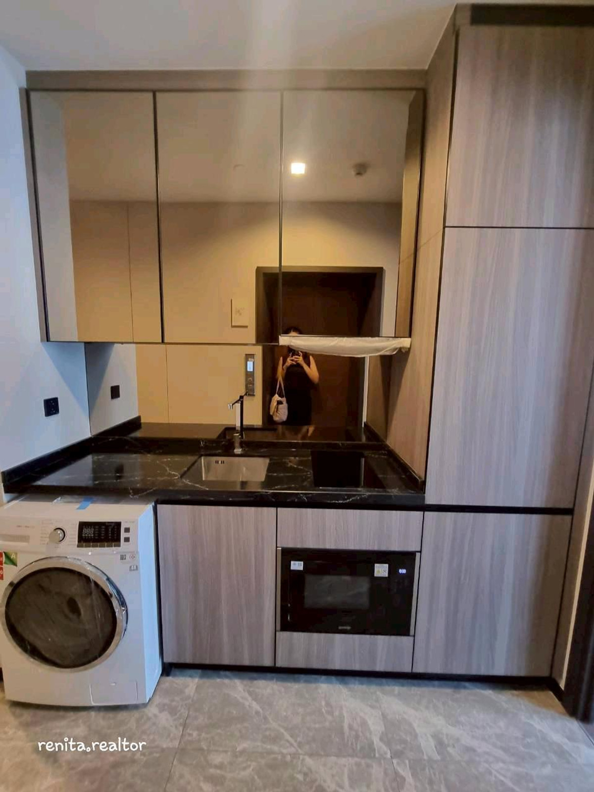 ให้เช่าคอนโดสุขุมวิท อโศก ทองหล่อ : ปล่อยเช่าคอนโดหรู AESTIQ Thonglor – ห้องสวย เลี้ยงสัตว์ได้ (Pet-Friendly) ใจกลางทองหล่อ! 🐾✨48,000 บาท 40 ตรม. 1 นอน