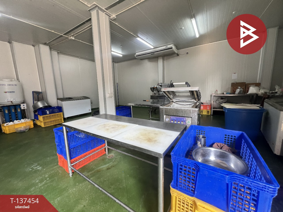 For SaleTownhomeSamut Prakan,Samrong : Townhouse for sale Manthakarn Ville Village, Bang Phli-Tamru, Samut Prakan