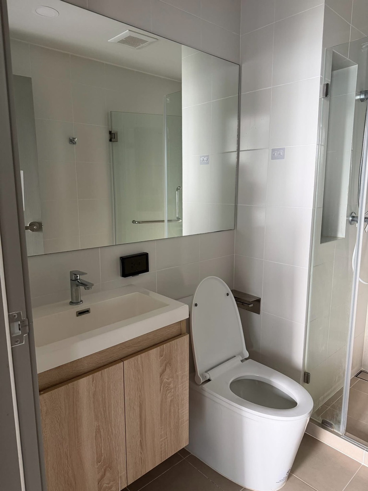 ให้เช่าคอนโดลาดพร้าว เซ็นทรัลลาดพร้าว : ห้องว่างแล้วค่ะ ห้องไม่เคยปล่อยเช่า ทำเลดี 