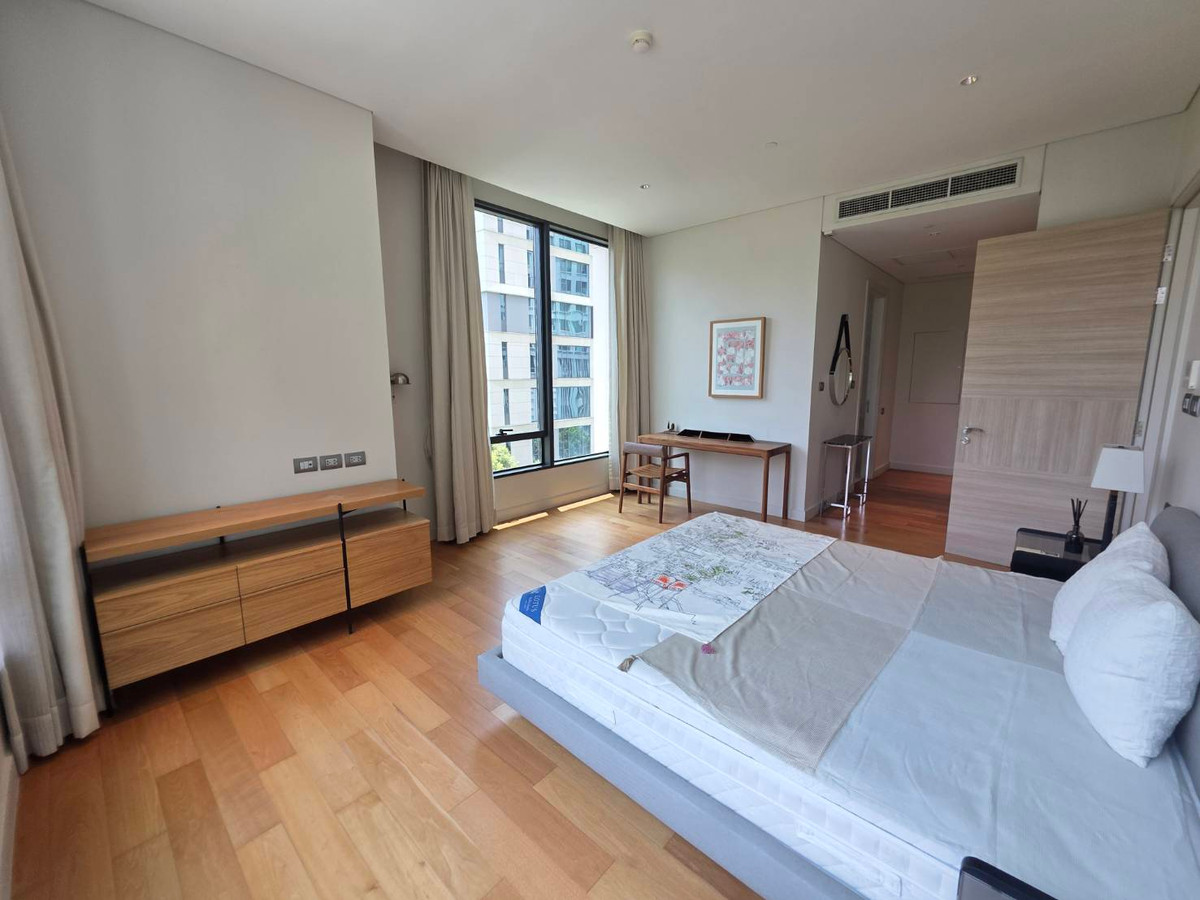 For RentCondoWitthayu, Chidlom, Langsuan, Ploenchit : Sindhorn Residence: 75sqm. 1bed 1bath 75,000/mth. Rare Corner unit Am: 0656199198