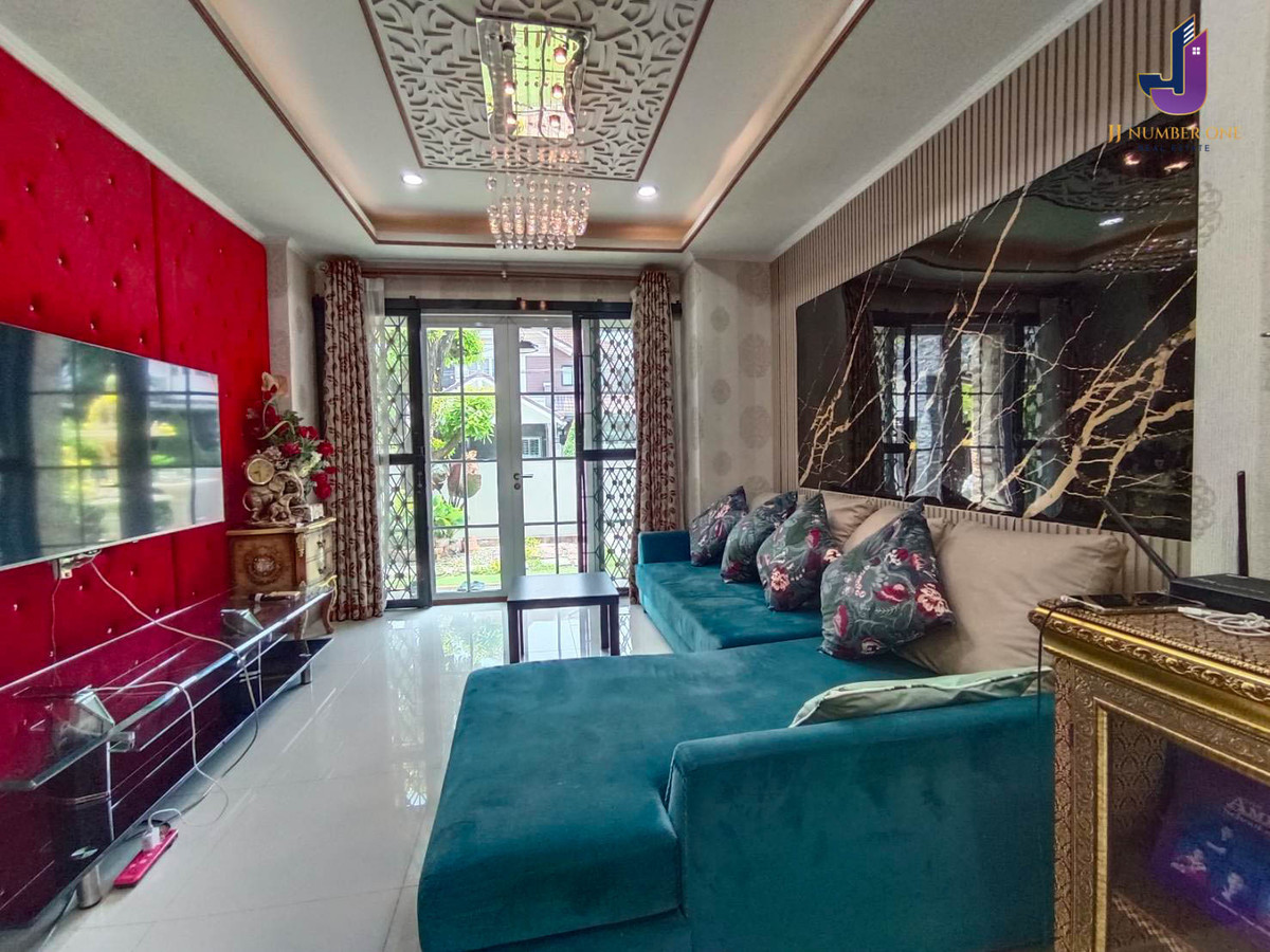 ขายบ้านลาดกระบัง สุวรรณภูมิ :  ขายบ้านเดี่ยว ภัทรา วงแหวน–อ่อนนุช  3 ห้องนอน 3 ห้องน้ำ เนื้อที่ 57.4 ตร.ว. พื้นที่ใช้สอย 160 ตร.ม.  บ้านเลขที่มงคลสุดหายาก 33/33