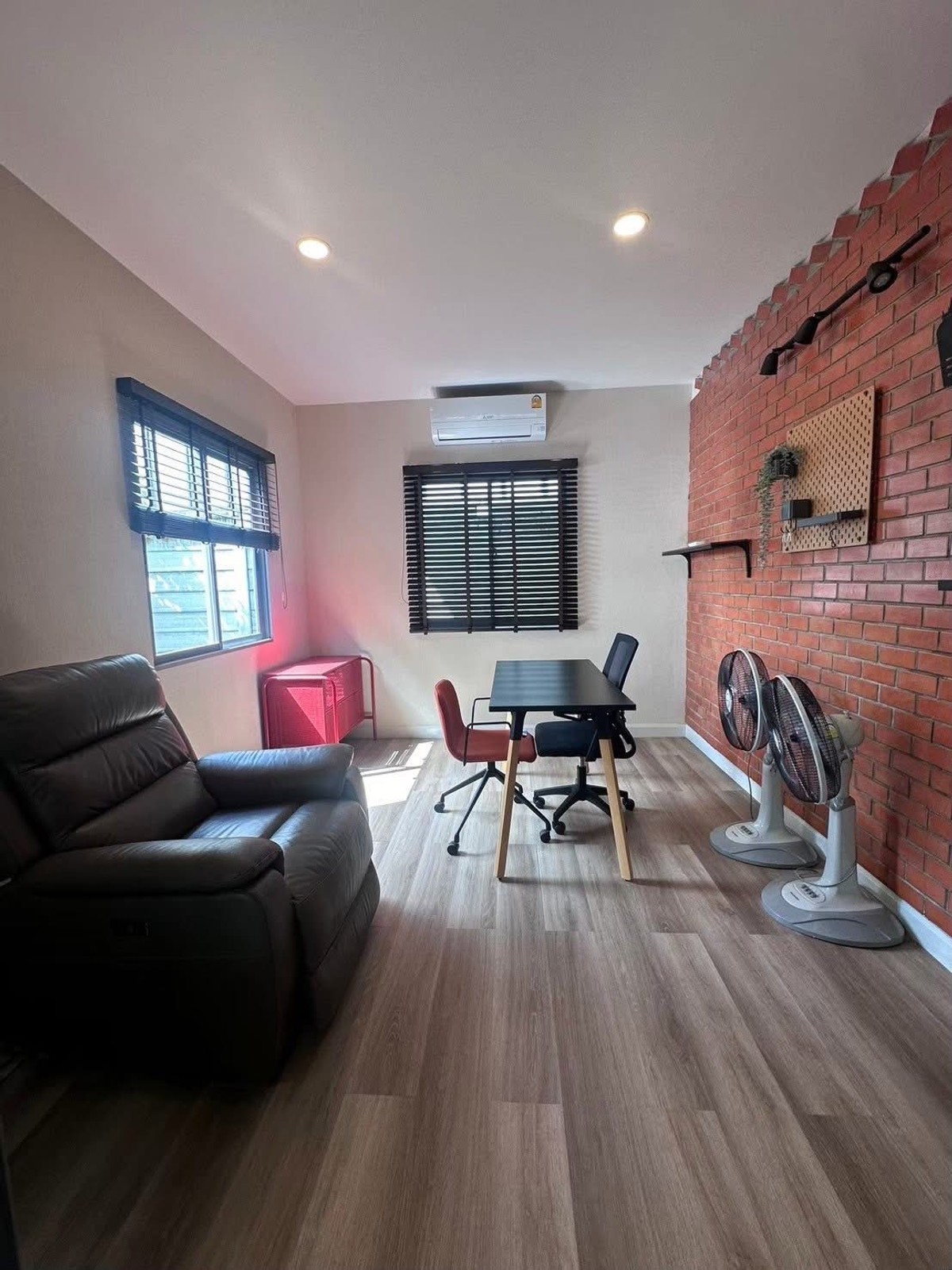 HouseLadkrabang, Suwannaphum Airport : House for RENT/SALE Perfect Place Sukhumvit77 near Robinson Ladkrabang