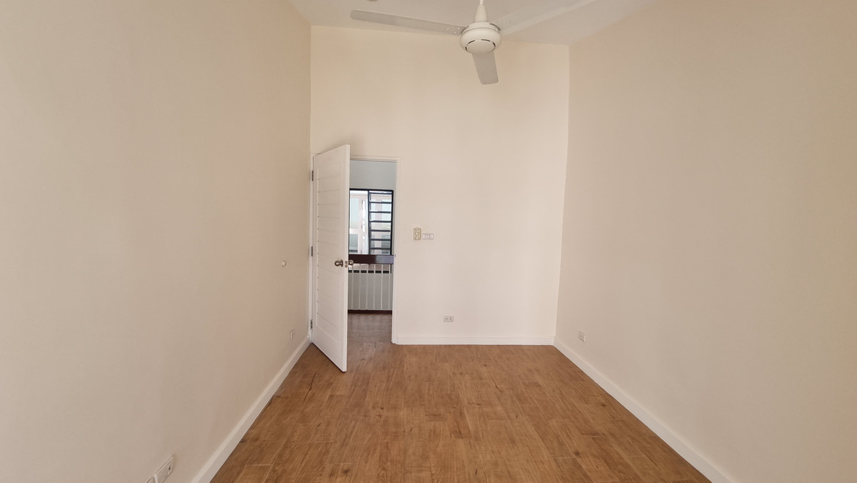 For SaleTownhomeSukhumvit, Asoke, Thonglor : Townhouse for sale, renovated, Thonglor, 4 bedrooms, 3 bathrooms, land size 30 sq m.