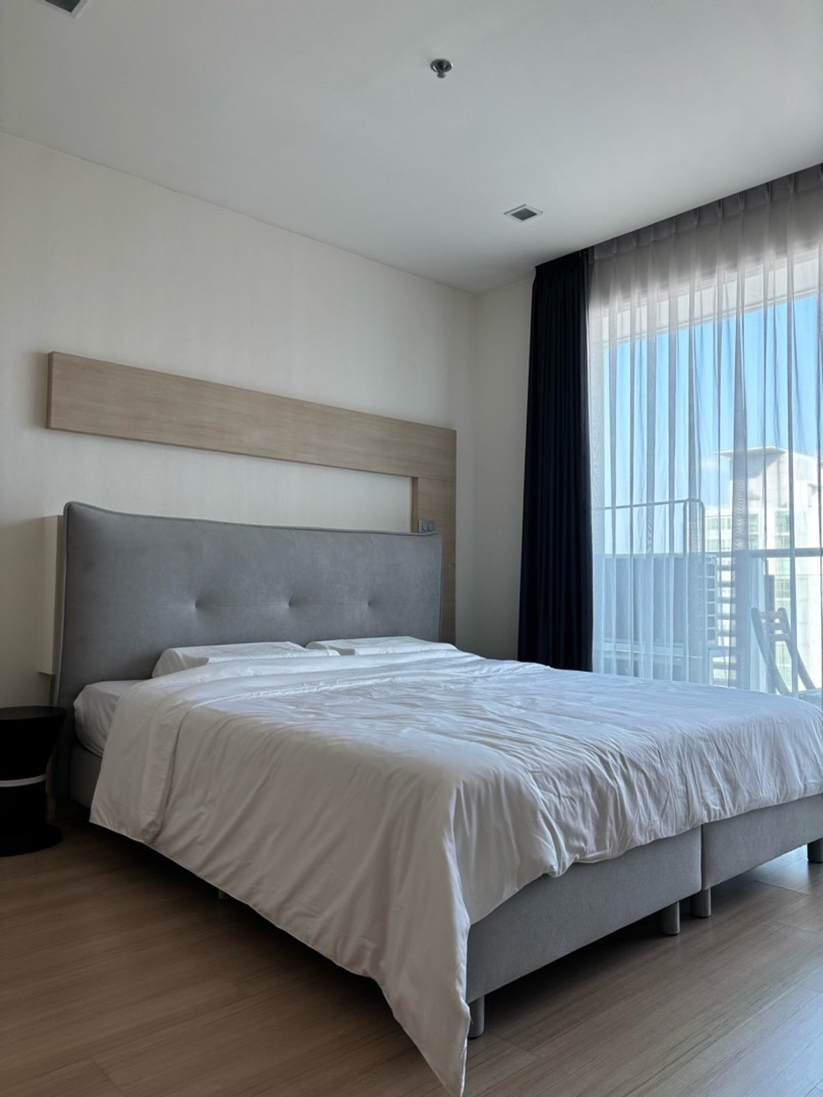 For RentCondoOnnut, Udomsuk : New Luxury Scented Room at Skywalk Residences – Only 22,000 THB/Month! ✨🏙️
รีบเลย ห้องใหม่หอมกลิ่นหรูมาก ที่ Skywalk Residences ใกล้ BTS พระโขนง เดินเพียงไม่กี่นาที 🚆