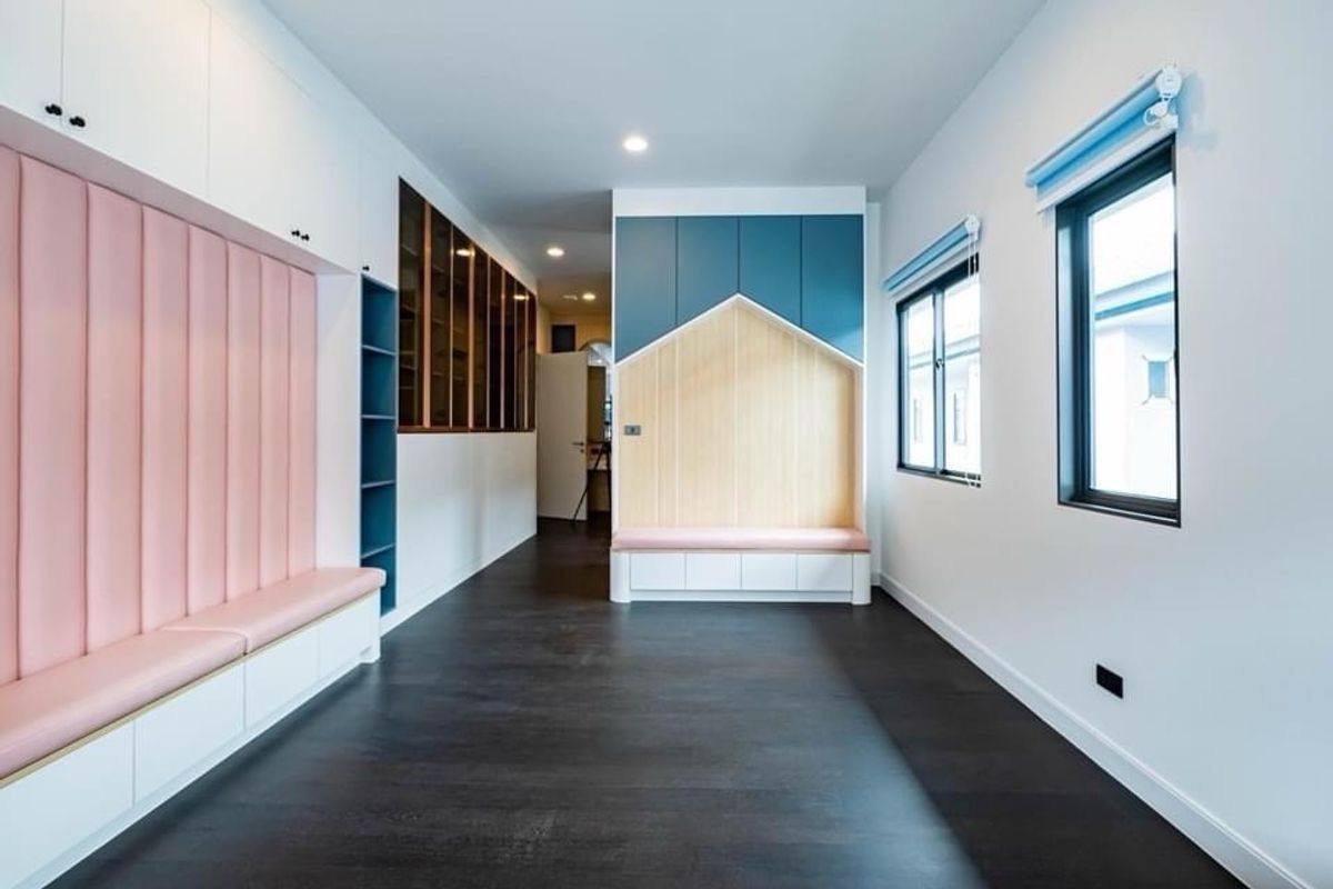 ให้เช่าบ้านพัฒนาการ ศรีนครินทร์ : บ้านเศรษฐสิริกรุงเทพกรีฑา 2 ตกแต่งครบพร้อมเฟอร์นิเจอร์ บ้านType Regal พื้นที่ใช้สอยใหญ่ที่สุดในโครงการ 