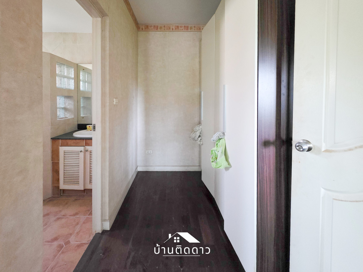 ขายบ้านราษฎร์บูรณะ สุขสวัสดิ์ : ขายตามสภาพแต่ศักยภาพล้น! บ้านเดี่ยวมัณฑนา 4 นอน 3 น้ำ พื้นที่เยอะสะใจ ใกล้สโมสรส่วนกลาง แถมทำเลยังใกล้พระราม3 เพียง 15 นาที