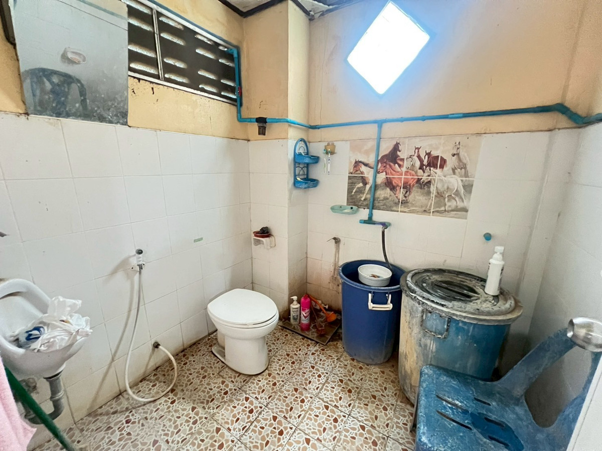 ขายบ้านสิงห์บุรี : บ้านเดี่ยว 2 ชั้น 42 ตร.ว. ครึ่งปูนครึ่งไม้สัก สภาพดี จ.สิงห์บุรี