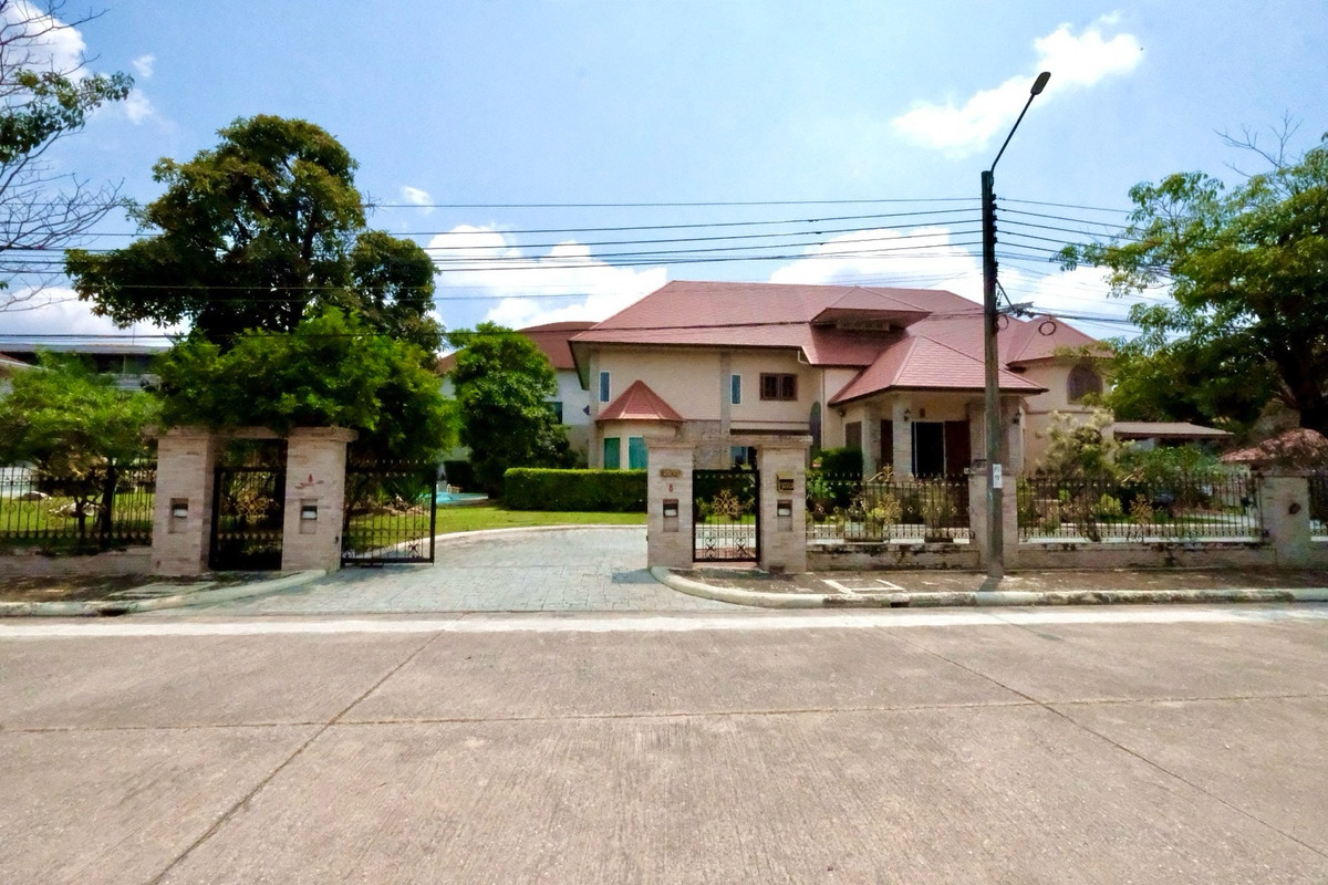 ขายบ้านปิ่นเกล้า จรัญสนิทวงศ์ : ✨คฤหาสน์ส่วนตัว บนพื้นที่1ไร่1งาน2ตร.ว. กรุงเทพ ตลิ่งชัน หมู่บ้าน กฤษดานคร14 (Luxury House Krissadanakorn14)