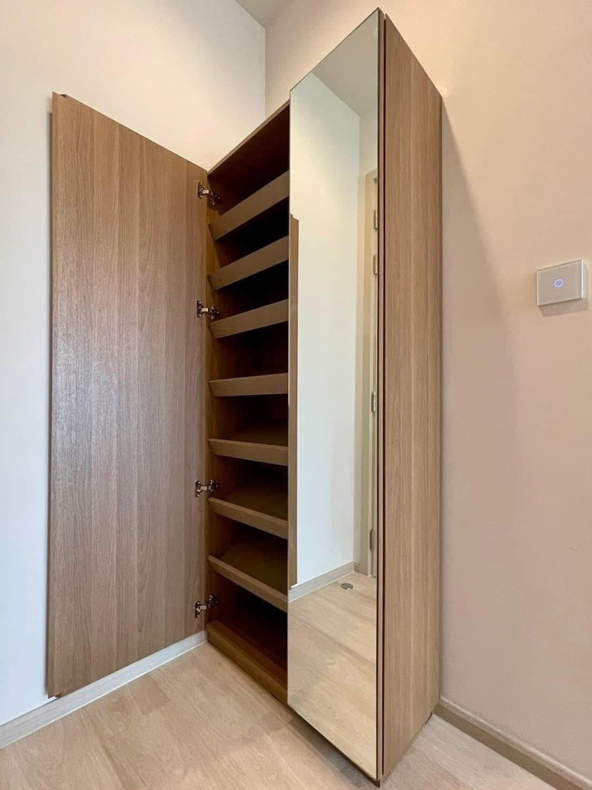 For RentCondoWitthayu, Chidlom, Langsuan, Ploenchit : ⭐️ Life One Wireless ⭐️ 2 Bed 2 Bath, luxury room, fully decorated. There is complete furniture ready to move in.