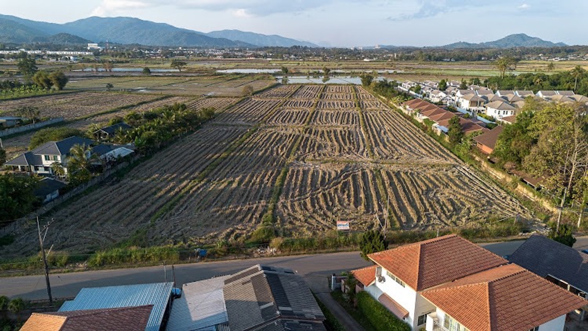 ขายที่ดินเชียงราย : ขายที่ดิน ทำเลทอง บ้านดู่ อ.เมือง จ.เชียงราย 17 ไร่ ๆ ละ 4 ล้าน ใกล้สนามบิน ม.ราชภัฏ สร้างหอพัก หมู่บ้านได้ ทำเลที่พักอาศัย