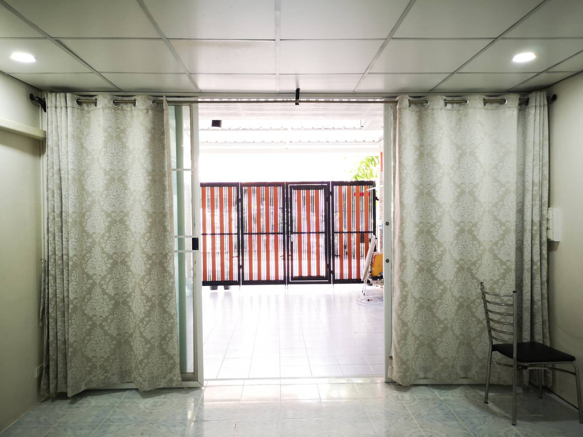 ให้เช่าทาวน์โฮมอ่อนนุช อุดมสุข : ให้เช่าทาวเฮาส์ 16 ตรว. 2 ชั้น 2 นอน 2 น้ำ ใกล้บีทีเอสอุดมสุข และ ปุณณวิถี ซอยวชิรธรรม 12  ค่าเช่า 15,000  โทร  082 649 9822