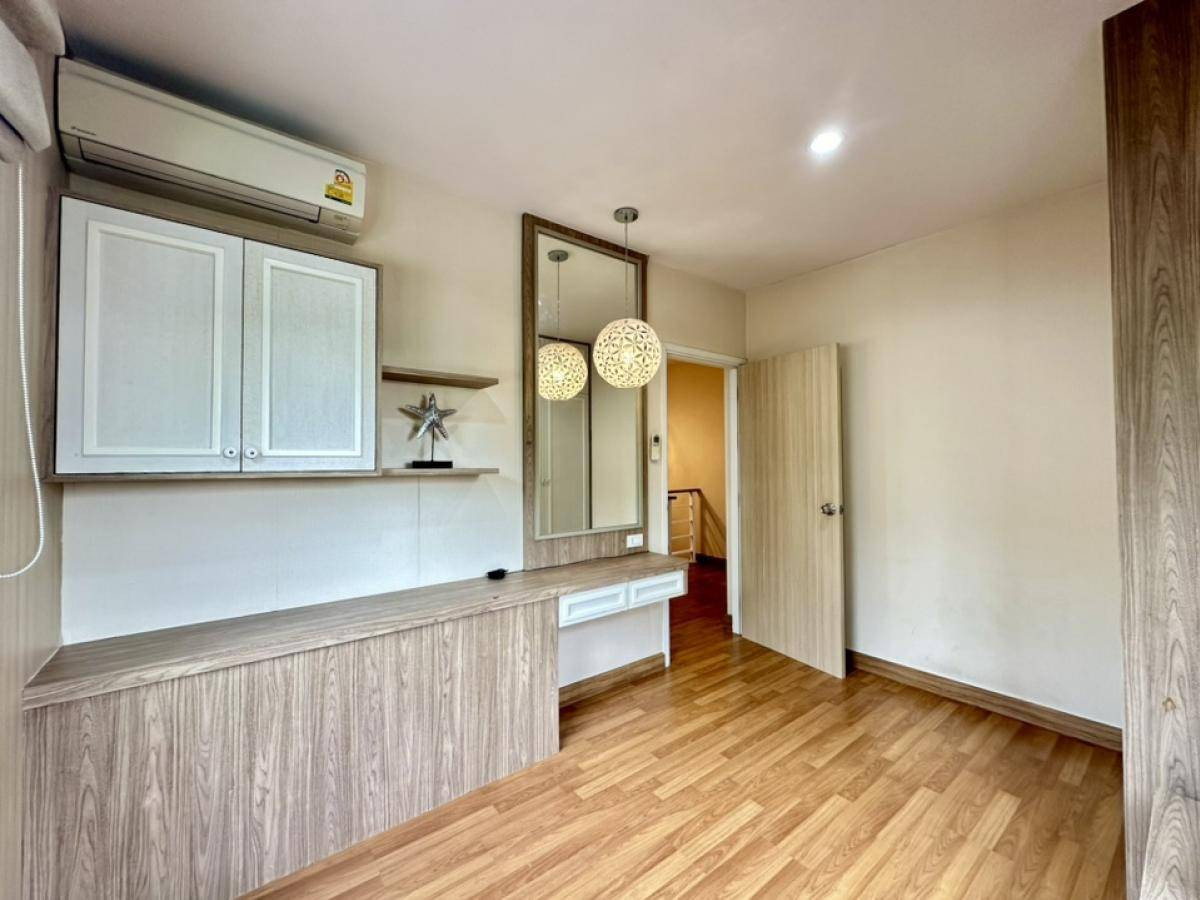 For RentTownhomeChaengwatana, Muangthong : Townhome for rent, The Connect 41 Chaengwattana - Tiwanon, near Impact Muang Thong Thani, only 5 minutes.