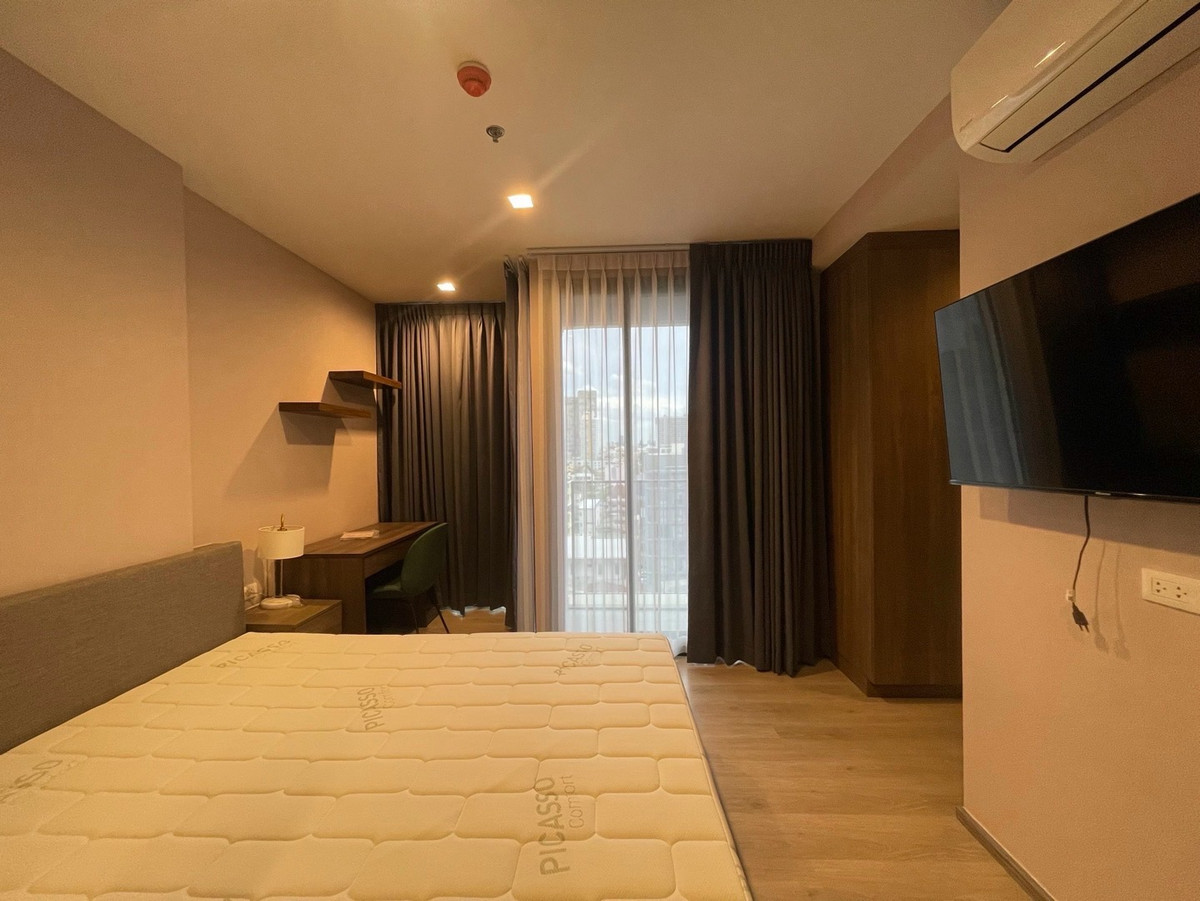 For SaleCondoLadprao, Central Ladprao : For sale: The Line Phahon Park, Building B, closed kitchen, south facing, fully furnished, ready to move in.