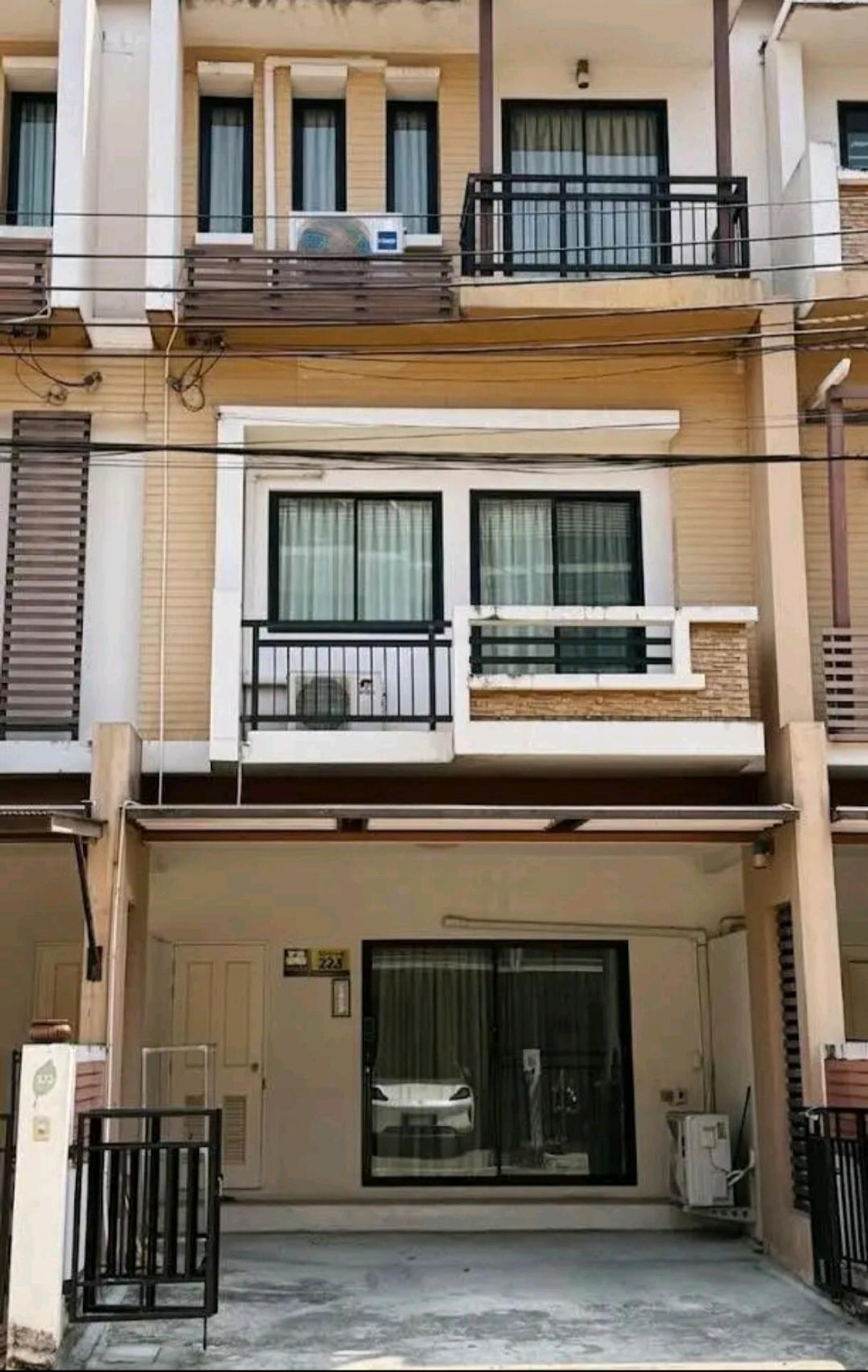 ให้เช่าทาวน์โฮมพัฒนาการ ศรีนครินทร์ : 🏡 #ให้เช่าTownhome 3 ชั้น 
✅ยินดีรับต่างชาติ
✅อนุญาตให้เลี้ยงสัตว์ได้แต่ขอพิจารณาเป็นเคส