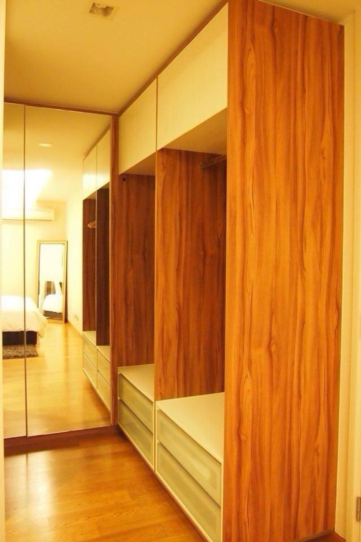 คอนโดสุขุมวิท อโศก ทองหล่อ : 🔥Rent & Sale at Via 31 🔥1BR 1BR.🔥 29,000🔥6.9M 🔥47sqm. Floor3