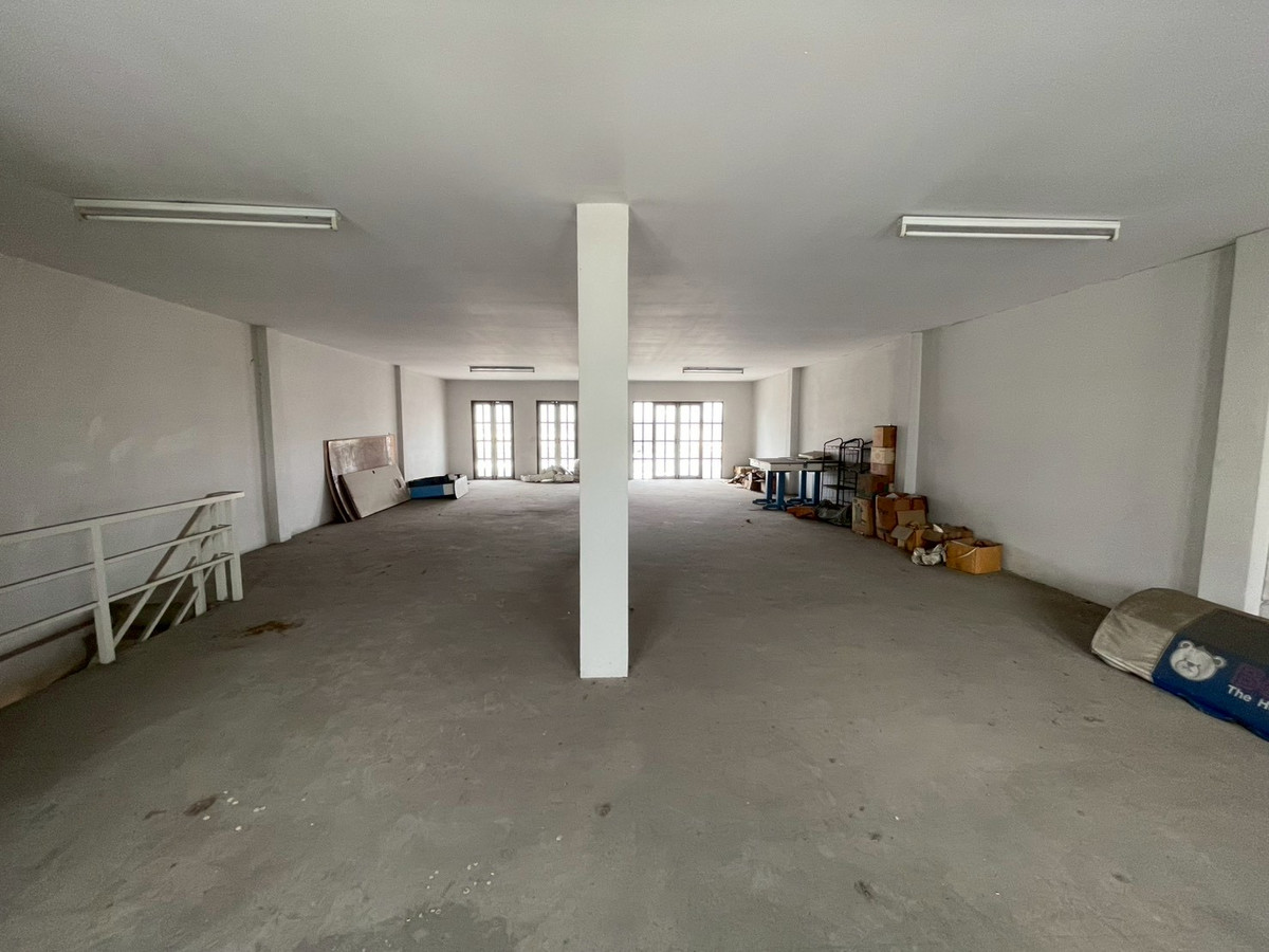 ให้เช่าอาคารพาณิชย์พัฒนาการ ศรีนครินทร์ : ให้เช่าอาคารพาณิชย์ 2 คูหา ตึกมุม ริมถนนพัฒนาการ ใกล้ซอยพัฒนาการ 30 (ซอยหมู่บ้านปัญญา)  อาคารพาณิชย์ขนาดใหญ่ เหมาะสำหรับทำสำนักงาน คลินิก สถาบันการศึกษา โชว์รูม หรือธุรกิจหลากหลายประเภท ทำเลติดถนนใหญ่ เดินทางสะดวก