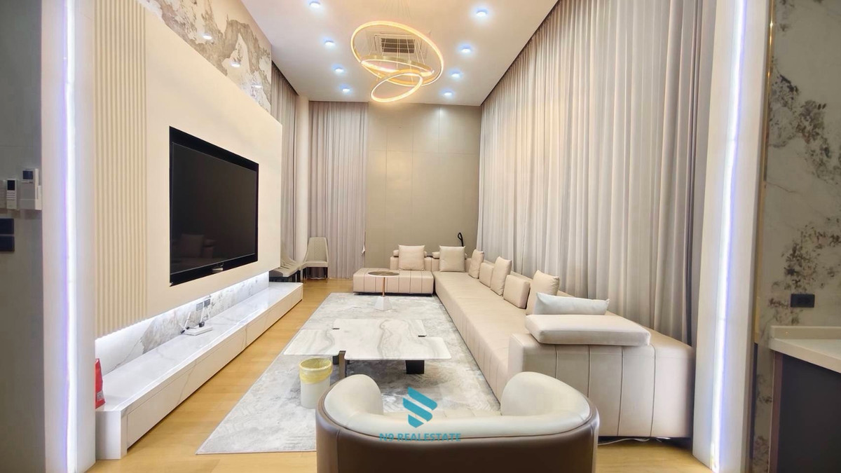 ขายบ้านเลียบทางด่วนรามอินทรา : (ขาดทุน10ล้าน) The glamor บ้าน+สระว่ายน้ำแต่งสวยเฟอร์ครบ พร้อมอยู่ ห่างเอกมัย 10 นาที 