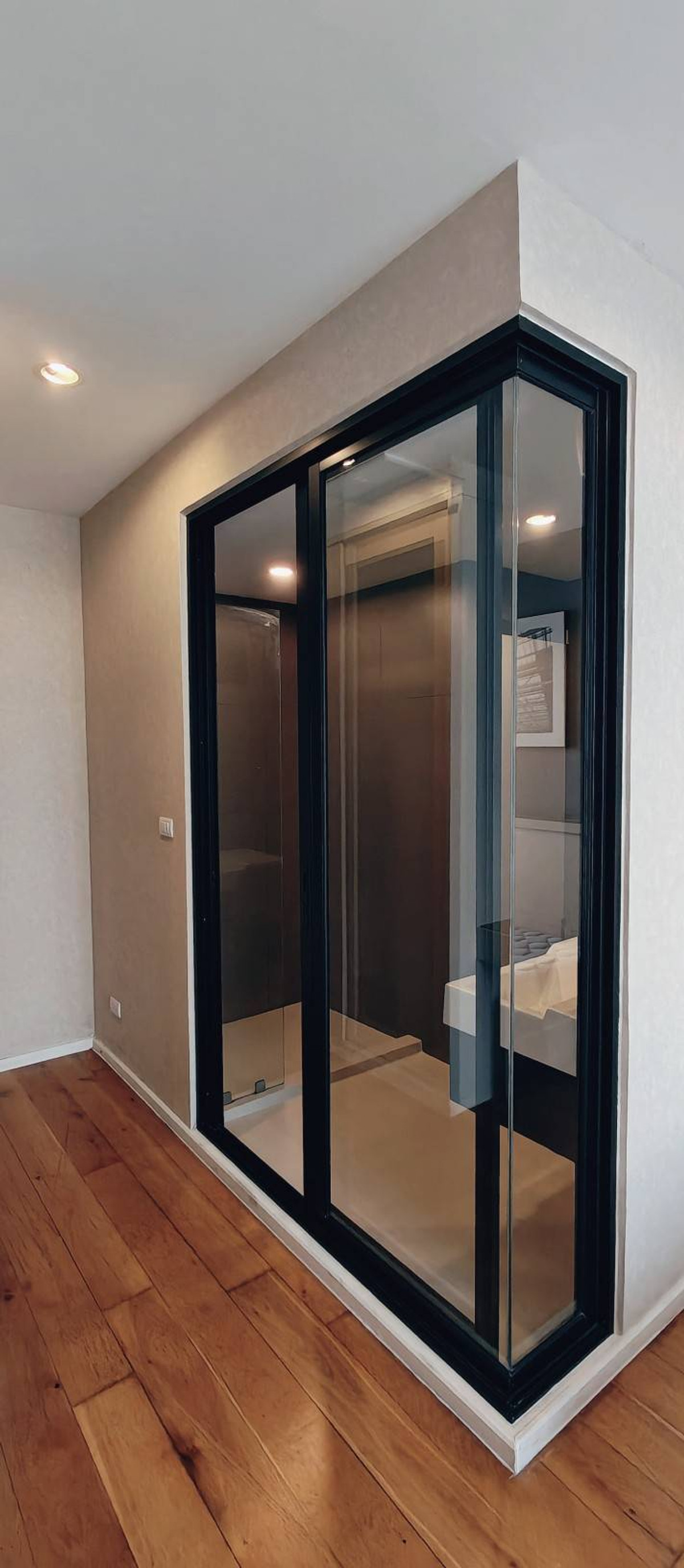 For RentCondoSukhumvit, Asoke, Thonglor : For rent, Up Ekamai (77.48 sq m.), 2 bedrooms, 2 bathrooms, beautifully decorated, ready to move in.