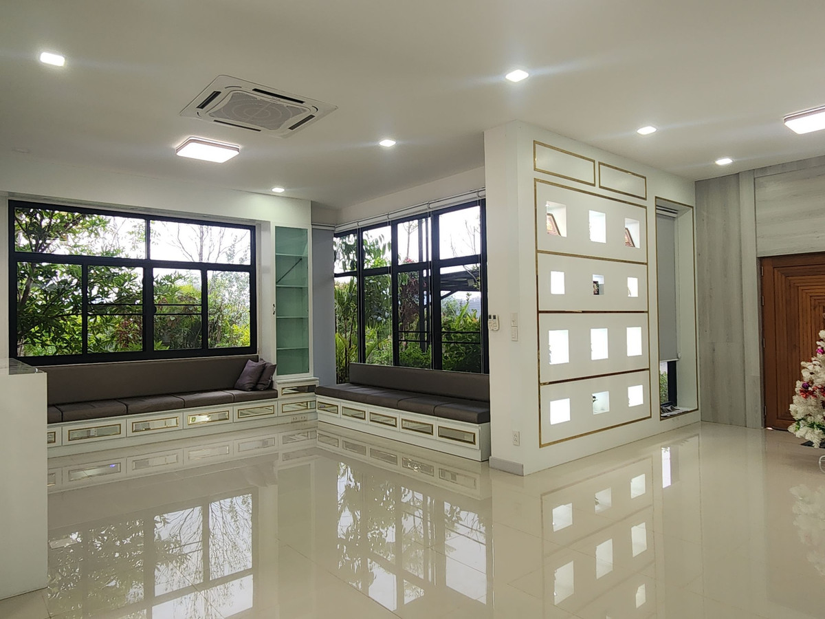 ขายบ้านโคราช นครราชสีมา : ขายบ้านพักตากอากาศหรู เขาใหญ่ พญาเย็น วิวภูเขา | ที่ดิน 300 ตร.วา 3 อาคาร พร้อมสระว่ายน้ำ เฟอร์นิเจอร์ครบ ใกล้ถนนมิตรภาพ