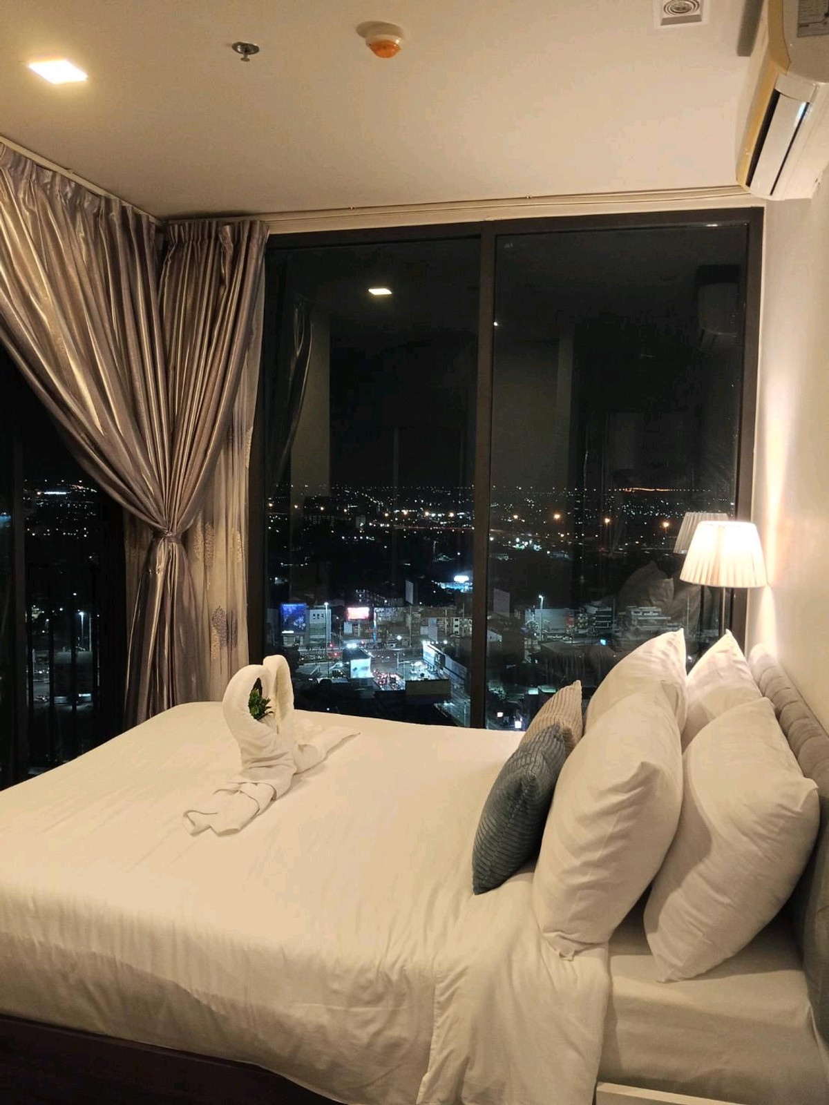 ให้เช่าคอนโดพัทยา บางแสน ชลบุรี สัตหีบ : Posh Pattaya​ ห้องมุม วิวทะเล+city