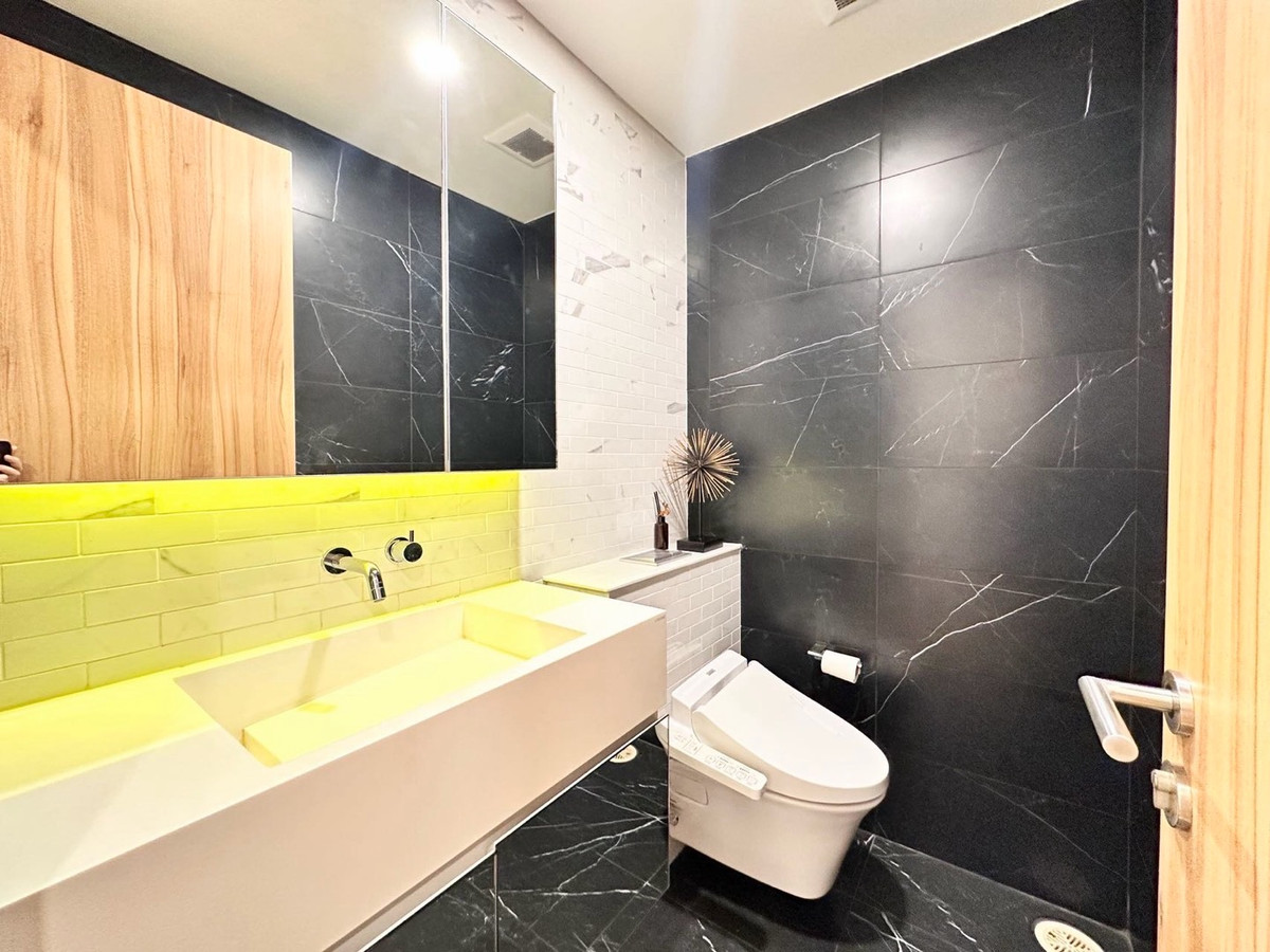 For RentCondoSukhumvit, Asoke, Thonglor : 3 bedrooms, Siamese Exclusive 31, 21st floor, ready to move in.