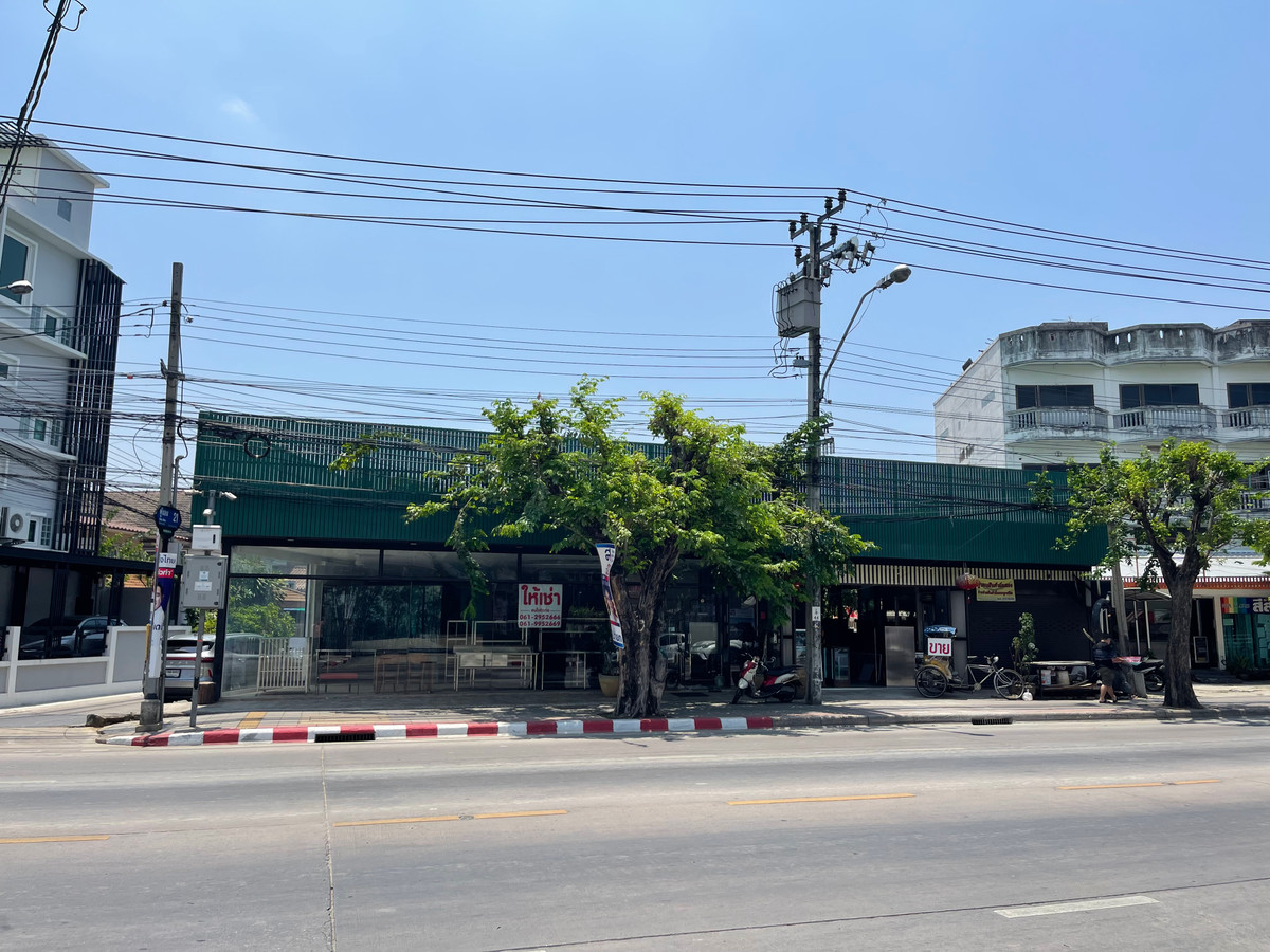 ให้เช่าโชว์รูมนวมินทร์ รามอินทรา : ให้เช่าอาคารพาณิชย์ (โชว์รูม) ทำเลติดถนนคู้บอน