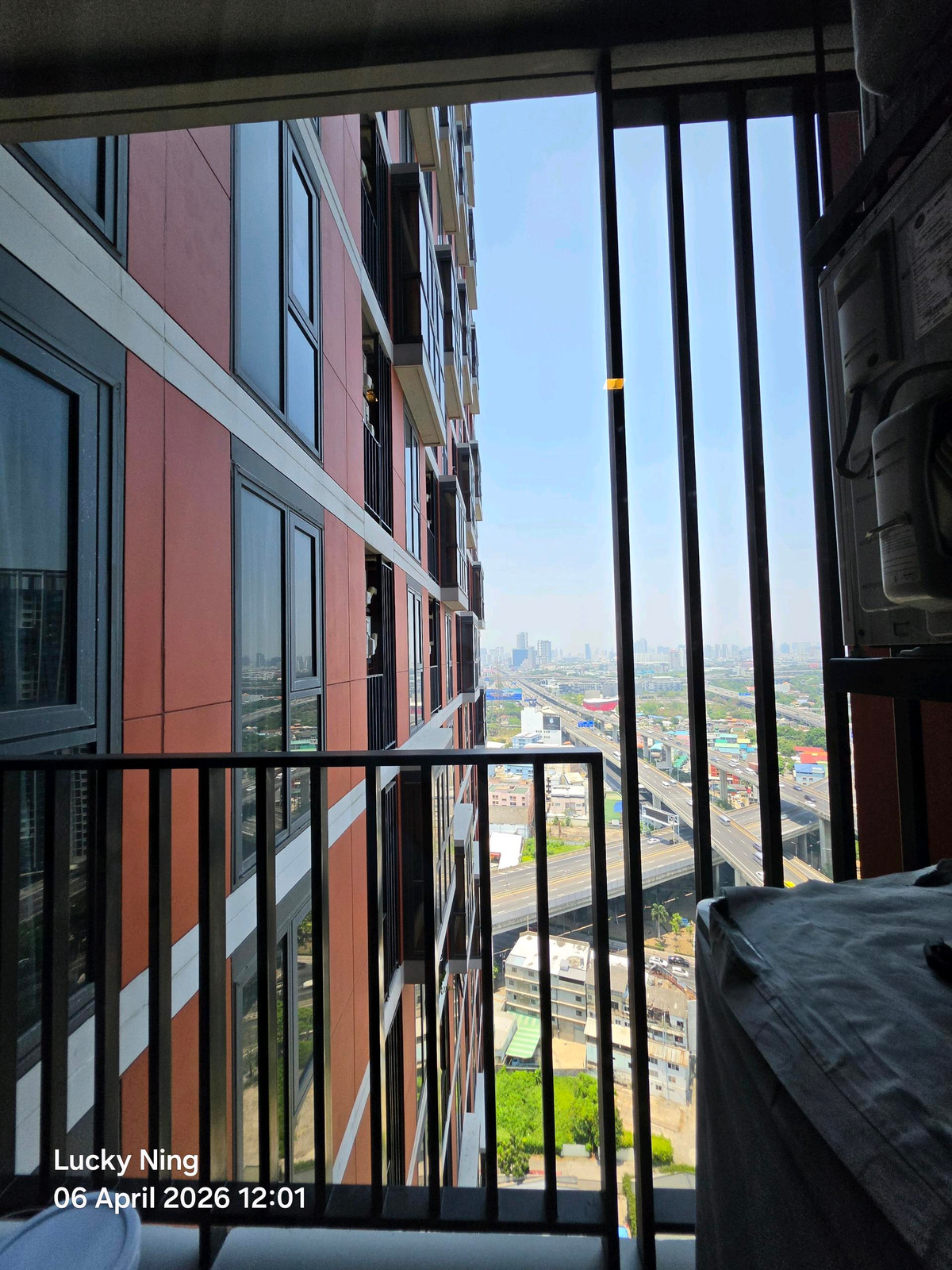 For RentCondoRama9, Petchburi, RCA : The Base Garden Rama9
Rent only 14,000, ready to reserve, negotiable, 1 bedroom, appointment to view 065-451-9256 Ning