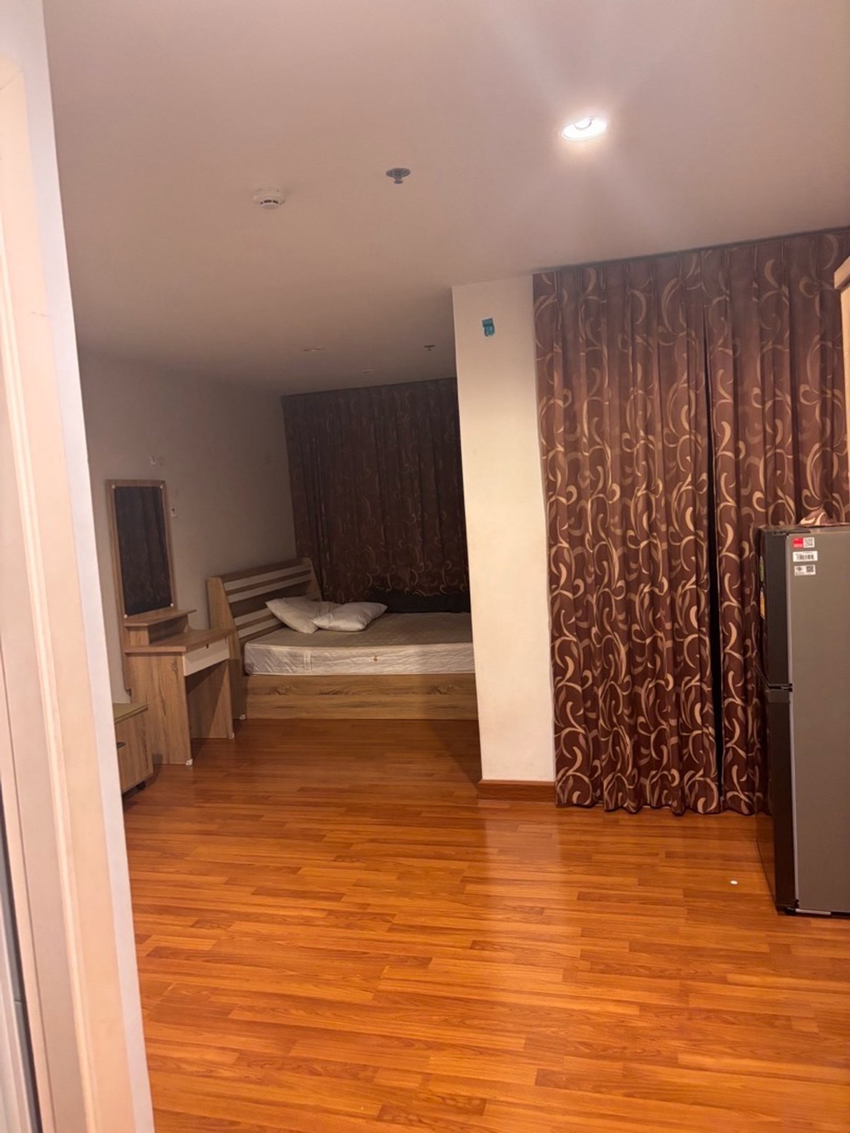 ให้เช่าคอนโดวิภาวดี ดอนเมือง หลักสี่ : พร้อมอยู่ !! ให้เช่าห้อง วิวสวย ลมดี ชั้น 12 เฟอร์ครบ ราคา6,500 บาท
