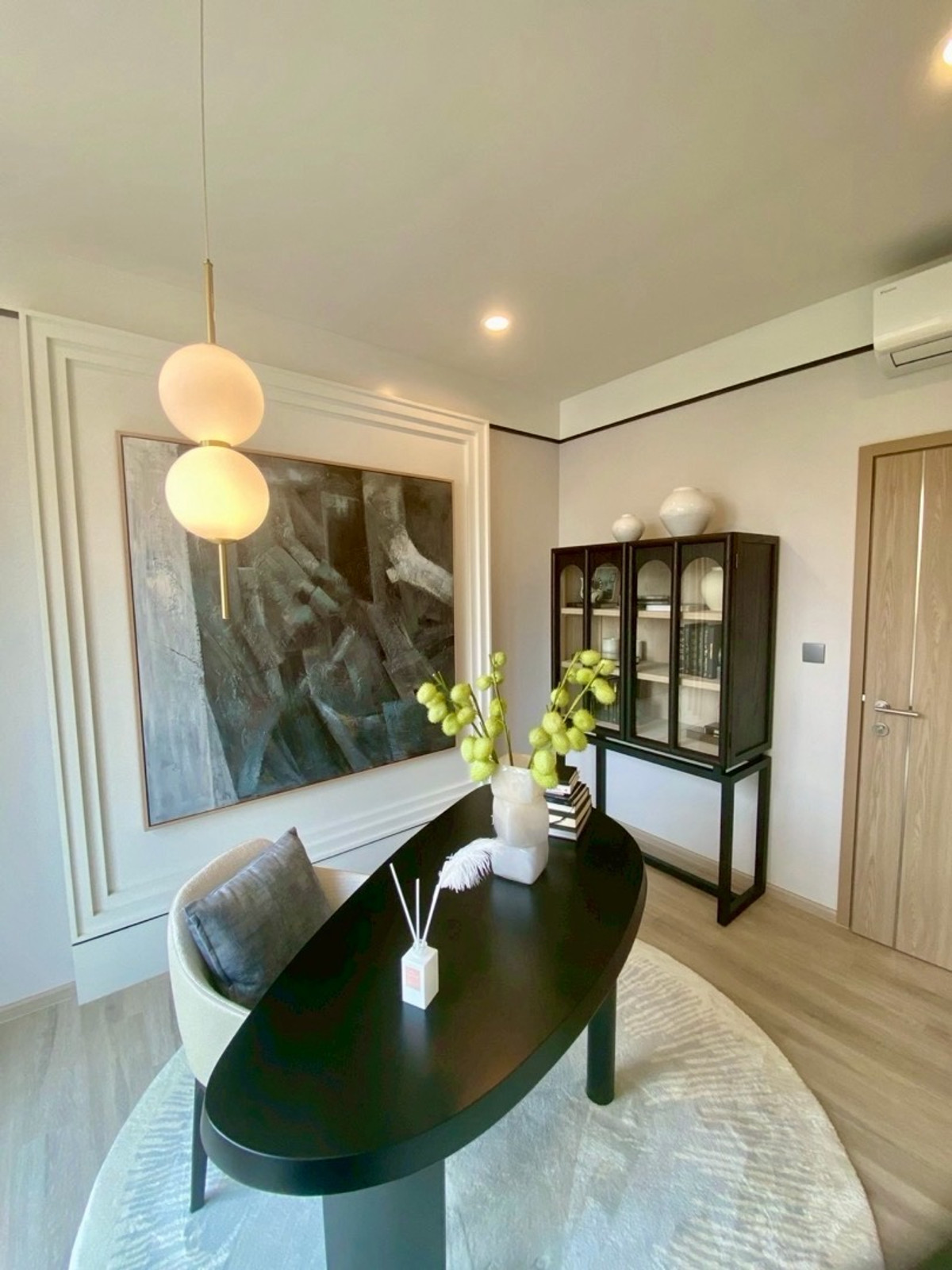 For RentCondoRama9, Petchburi, RCA : pynn soonvijai 3 bedroom ready to move in