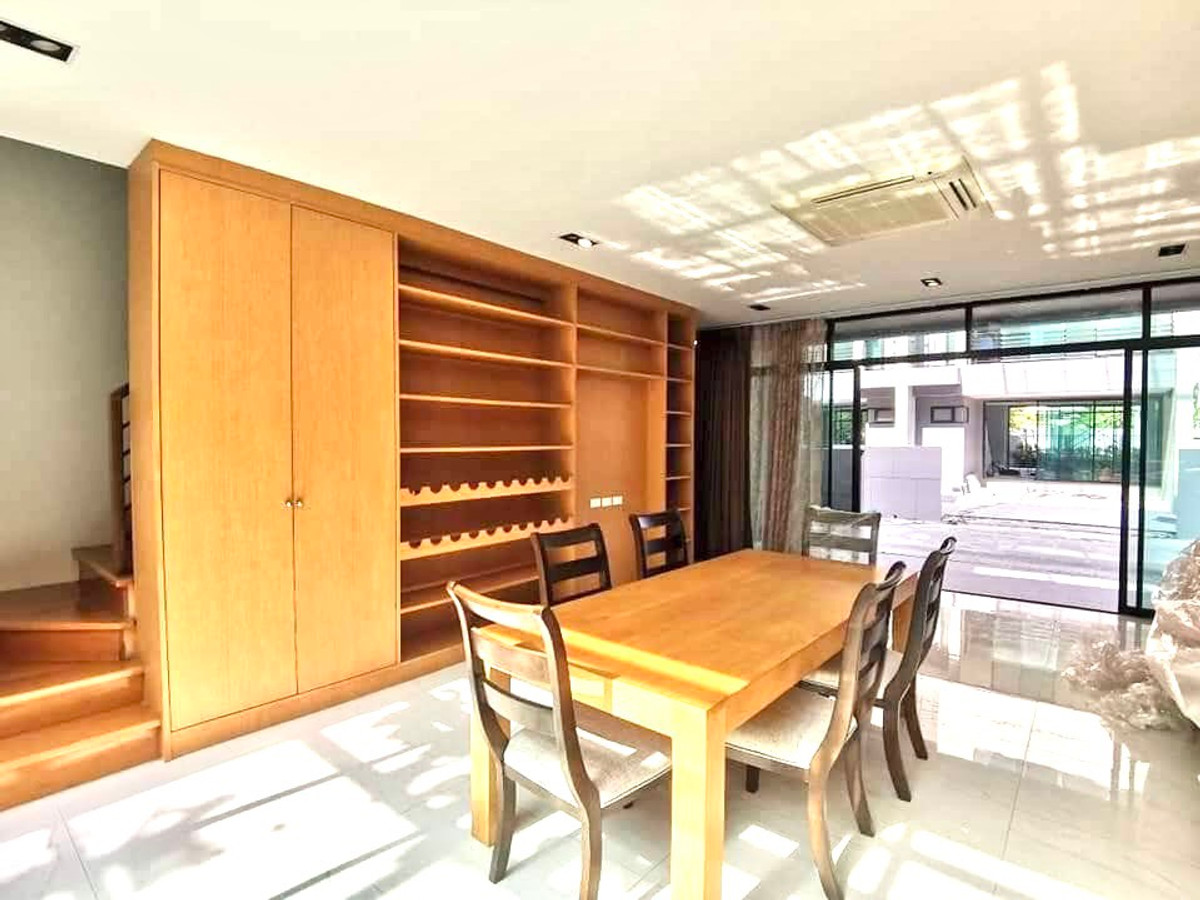 ให้เช่าโฮมออฟฟิศบางนา แบริ่ง ลาซาล : ให้เช่า Home office Bearing   อาคาร 4 ชั้น พื้นที่กว้าง 285 ตร.ม เฟอร์นิเจอร์ครบ มีที่จอดรถ  ทำเลดี เดินทางสะดวก  