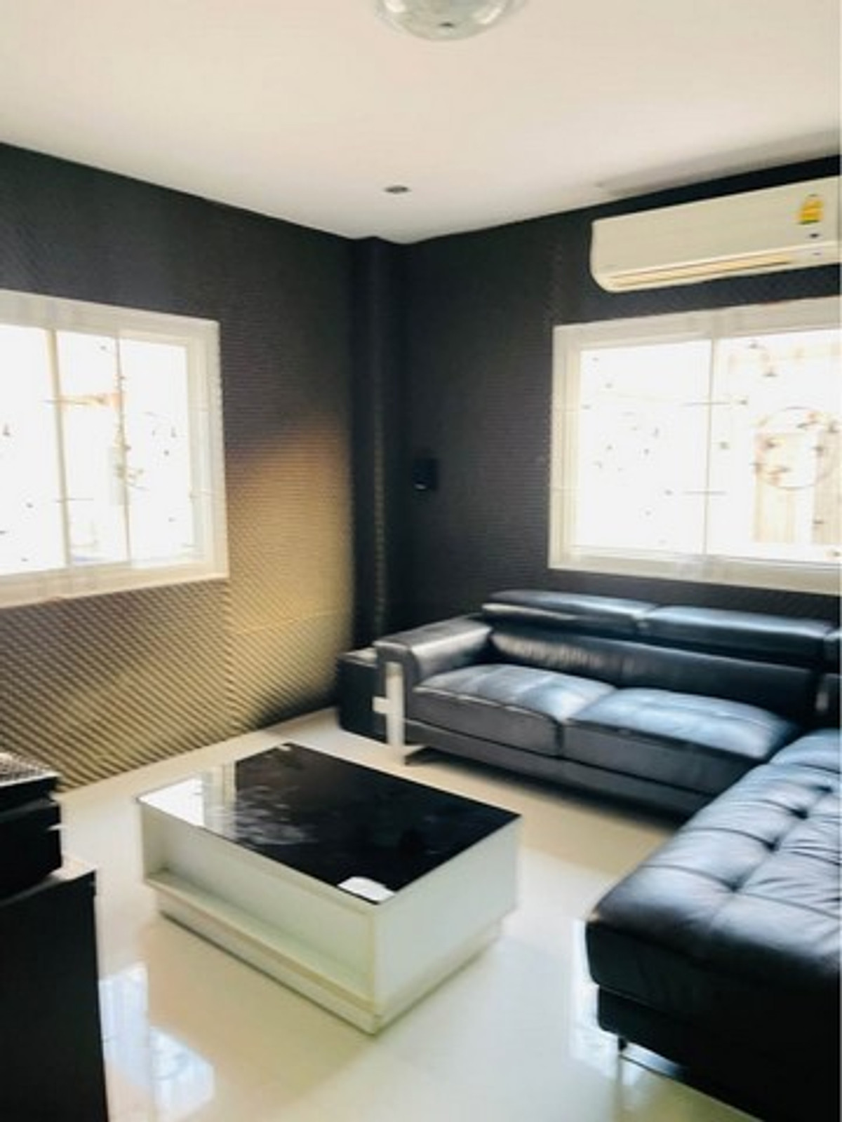 For RentShop HouseSamut Prakan,Samrong : HR3341 Commercial building for rent, 3 floors, beautifully decorated, ready to do business & Residential, can enter and exit in many ways, near Mega Bangna.