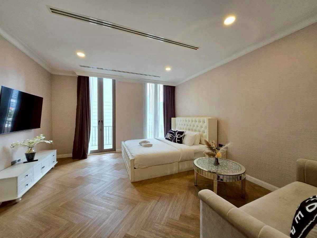 ทาวน์โฮมสุขุมวิท อโศก ทองหล่อ : 749 Residence