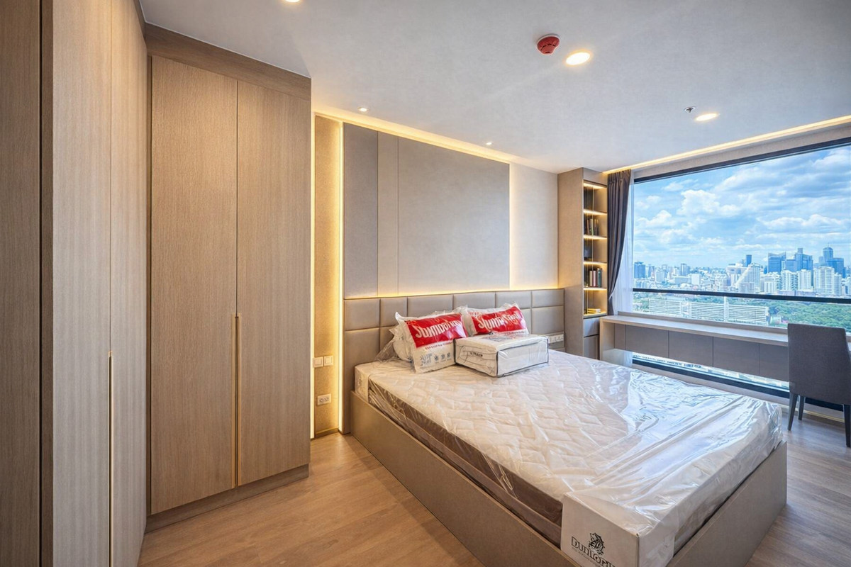 For RentCondoKhlongtoei, Kluaynamthai : Condo for rent, The Crown Residence (45 sq m.), 1 bedroom, 1 bathroom, Benjakitti Park view.