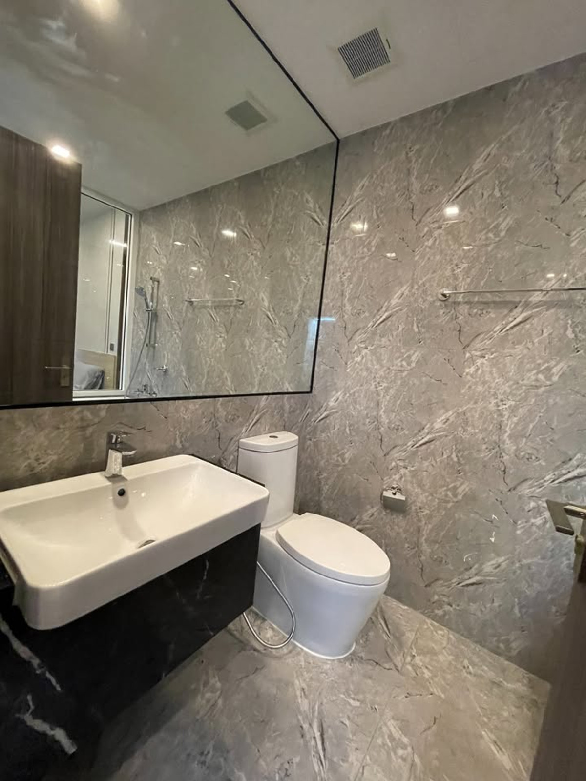 For RentCondoSukhumvit, Asoke, Thonglor : Ashton Asoke for rent 65 sqm 2 beds 2 baths 65,000 per month