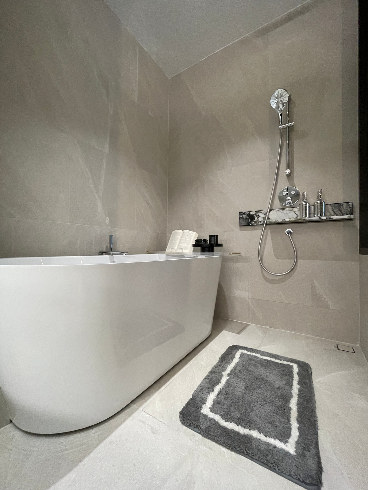 For SaleCondoSilom, Saladaeng, Bangrak : Rare unit for sale 🌳 THE ULTIMATE PARK VIEW | Rare Unit @ROMM CONVENT 🌳2 bedrooms, 2 bathrooms, usable area size 118.15 square meters on the 26th floor that offers a view of the lush Park View in the heart of Bangkok. On the highest potential location, Co