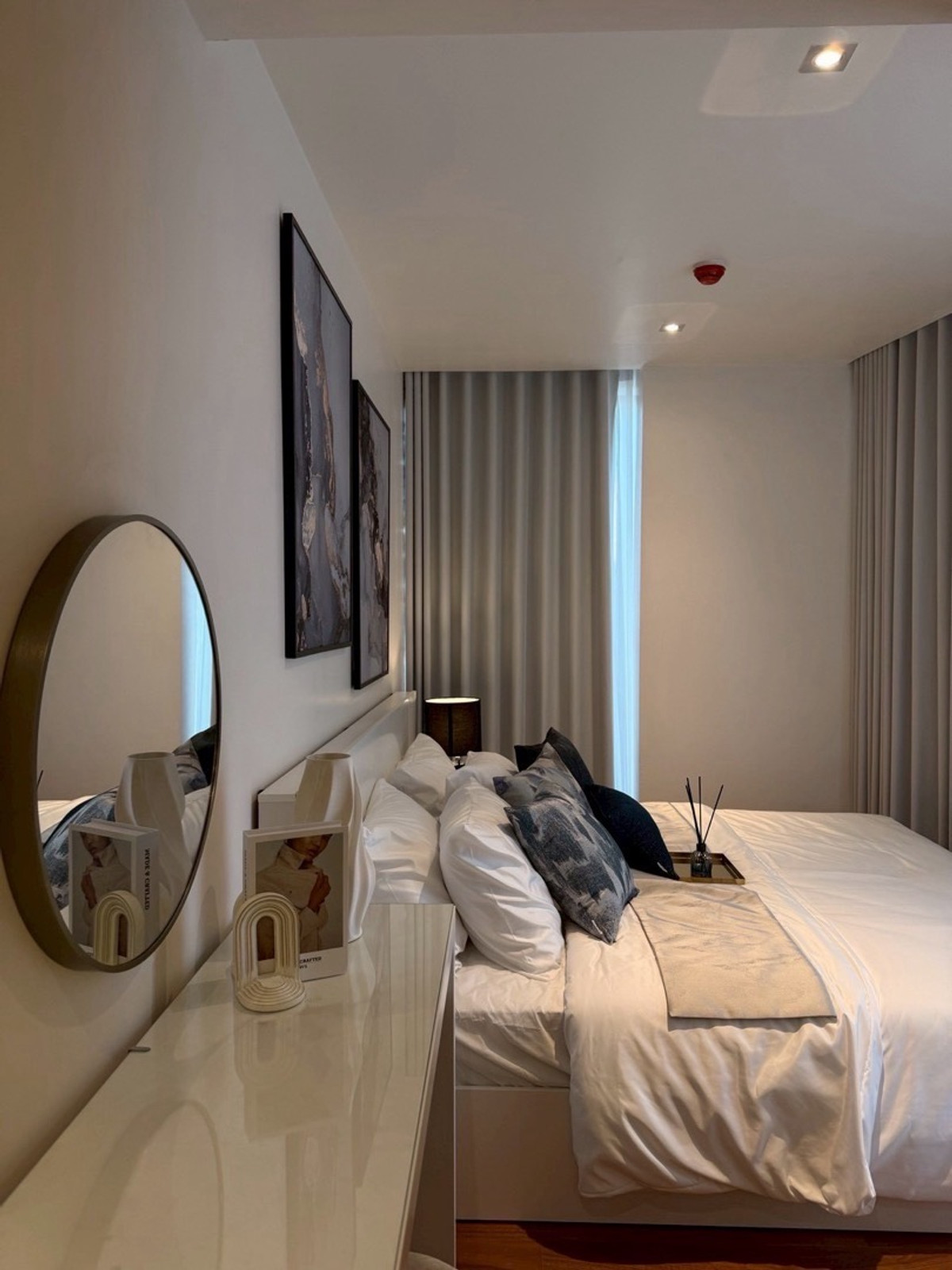 ขายคอนโดสาทร นราธิวาส : คอนโด 2 ห้องนอน พร้อมอยู่ ใกล้ BTS สะพานตากสิน วิวเมือง ทำเลเจริญกรุง เชื่อมสาทร เหมาะอยู่อาศัยและลงทุน