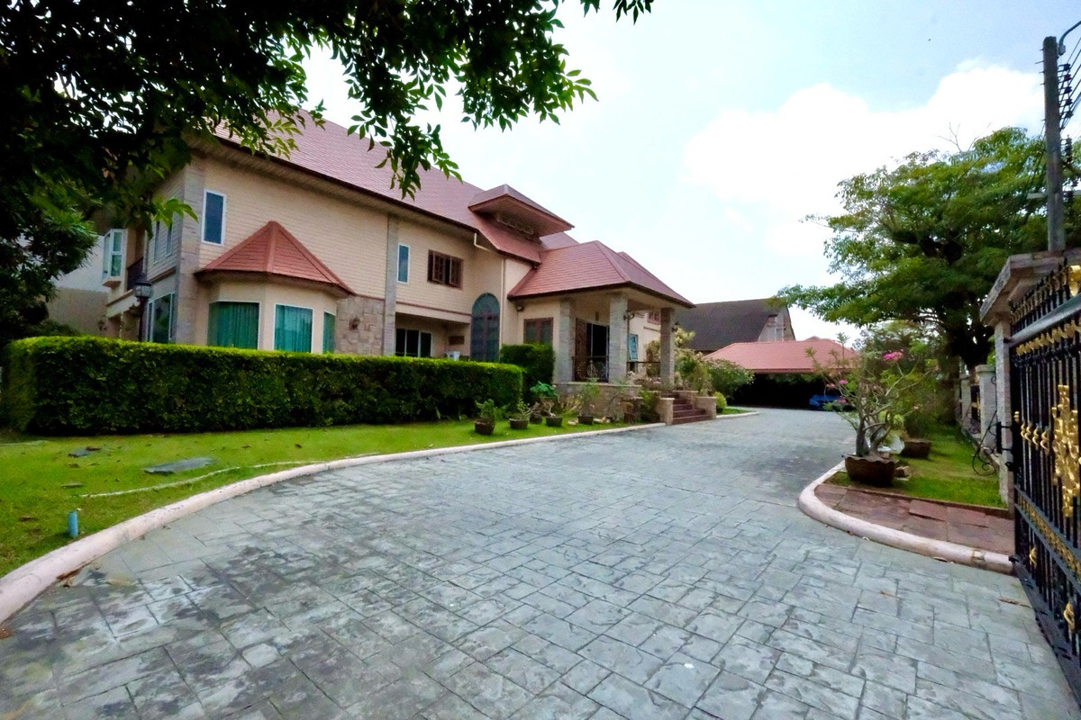 ขายบ้านปิ่นเกล้า จรัญสนิทวงศ์ : ✨คฤหาสน์ส่วนตัว บนพื้นที่1ไร่1งาน2ตร.ว. กรุงเทพ ตลิ่งชัน หมู่บ้าน กฤษดานคร14 (Luxury House Krissadanakorn14)